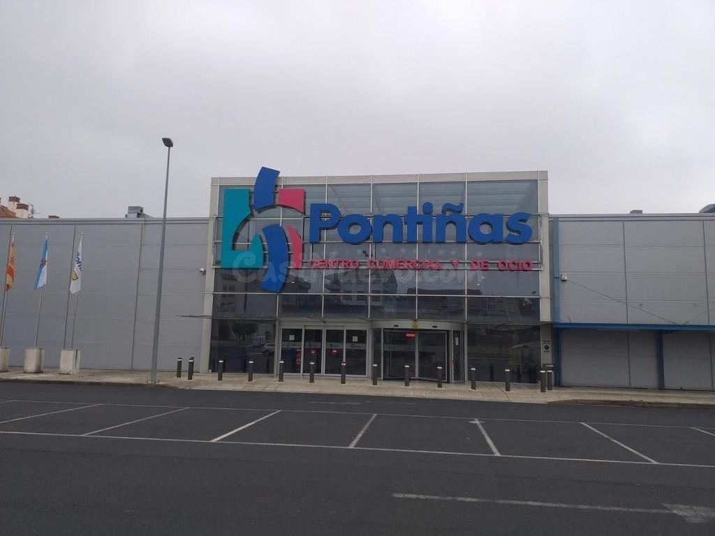 Local comercial en venta en el Centro Comercial Pontiñas, La