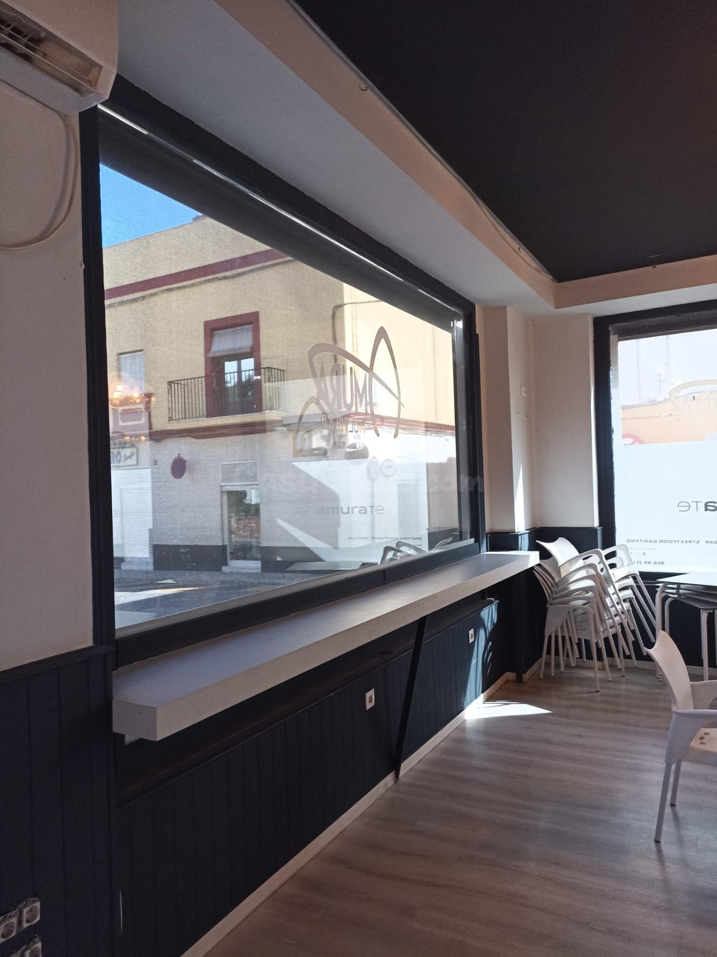 LOCAL COMERCIAL EN PLENO CENTRO DEL PUEBLO - foto 4