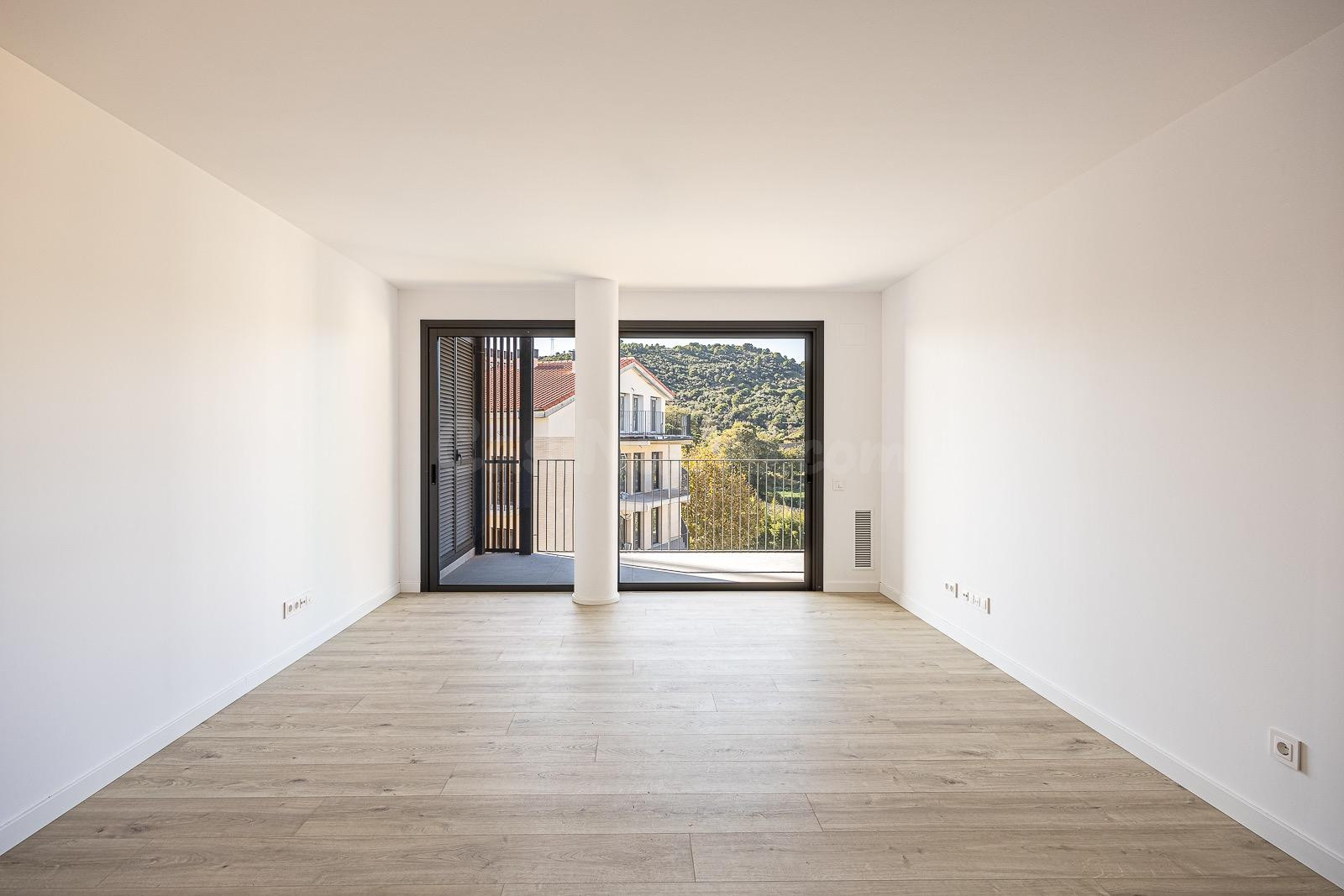 Exclusivo dúplex de obra nueva con piscina en Tiana - foto 5