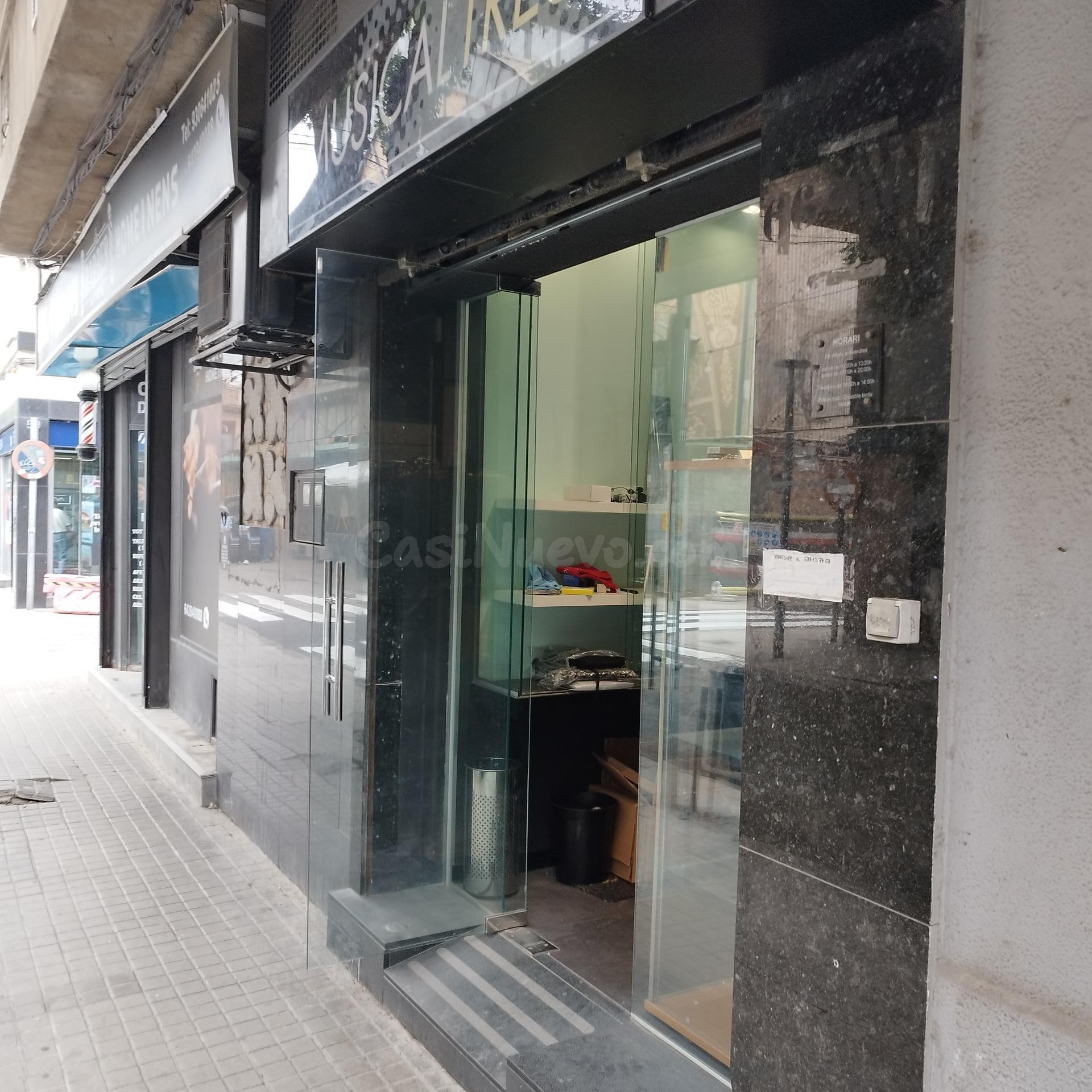 Pequeño local comercial en el centro de Badalona en alquiler - foto 2