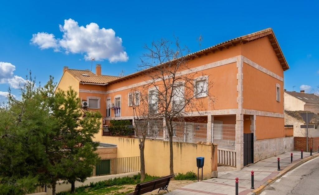 Se vende piso con garaje en Villaluenga de la Sagra. Cesión 