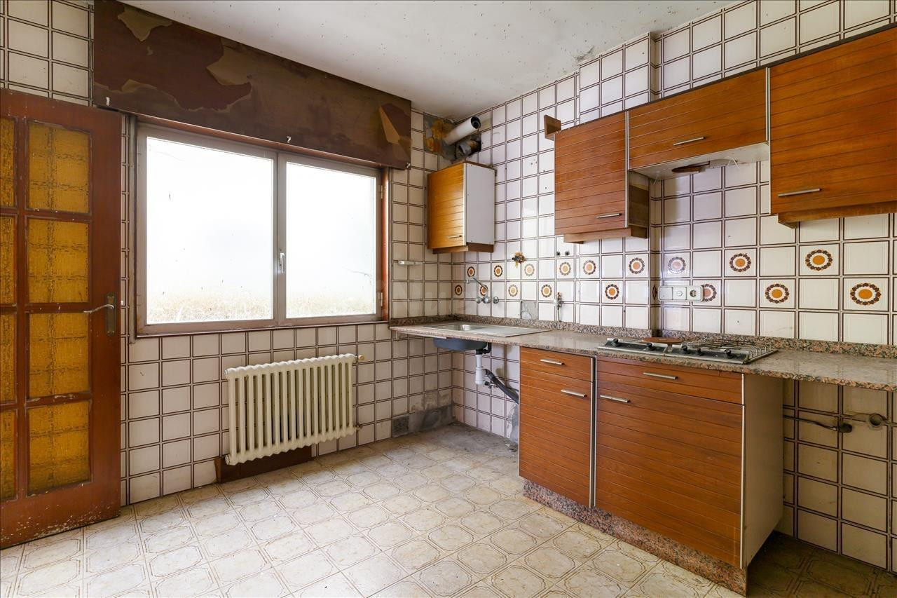 Piso a reformar en Ordes (A Coruña) - foto 4