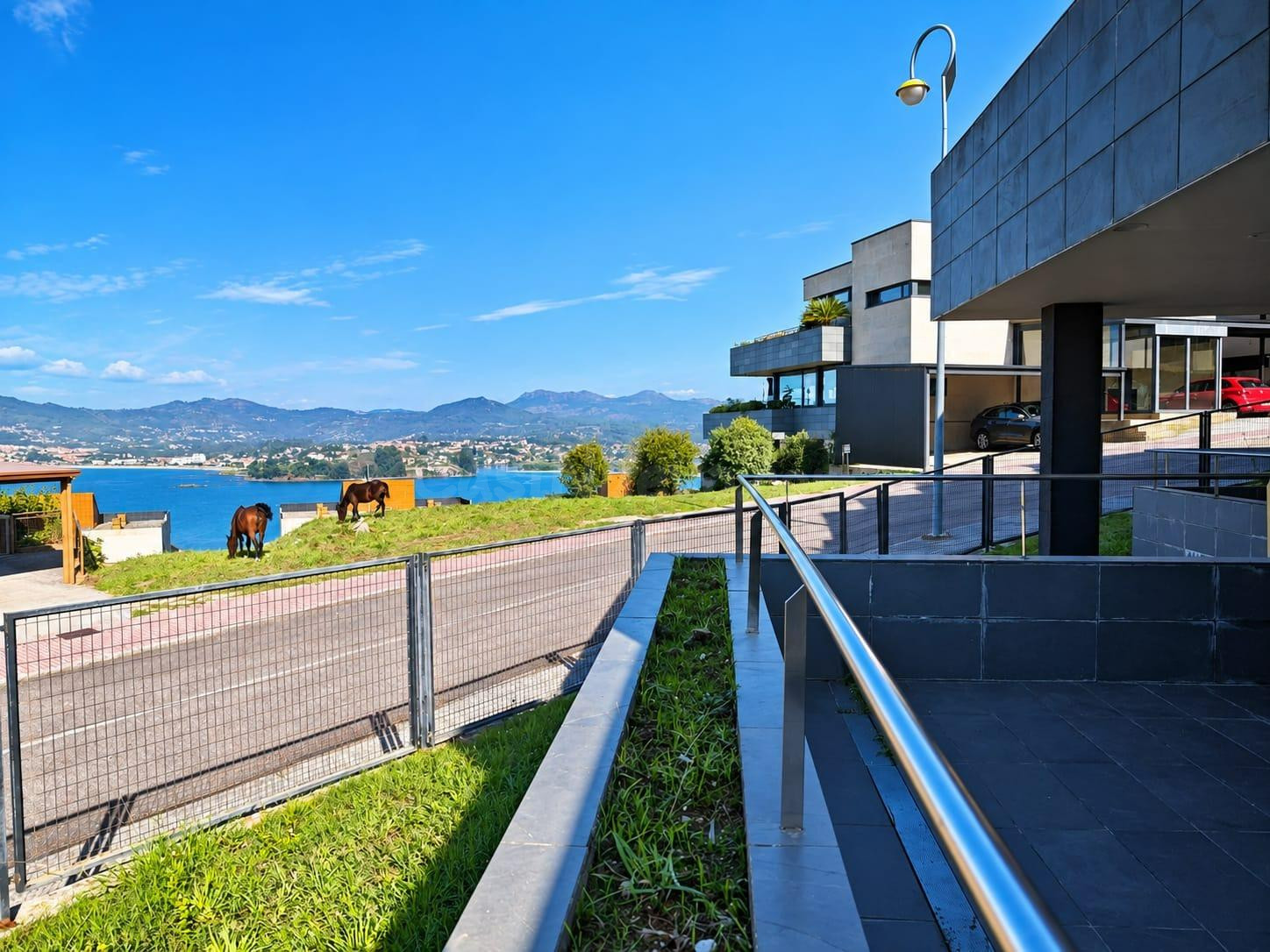 TERRAZA CON VISTAS MAR EN BAIONA