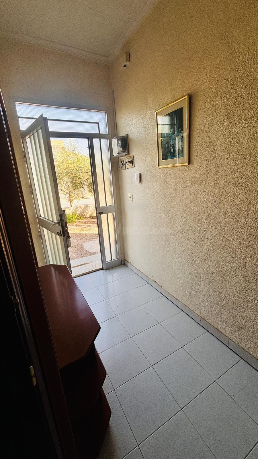 CASA EN LOS DOLORES CON PARCELA DE 1.300 M2 - foto 2