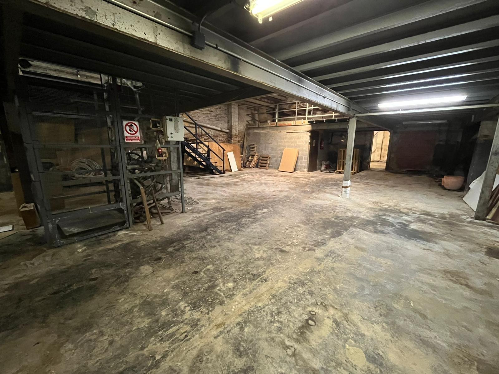 Nave industrial a la venta en Hostafrancs, Sabadell!