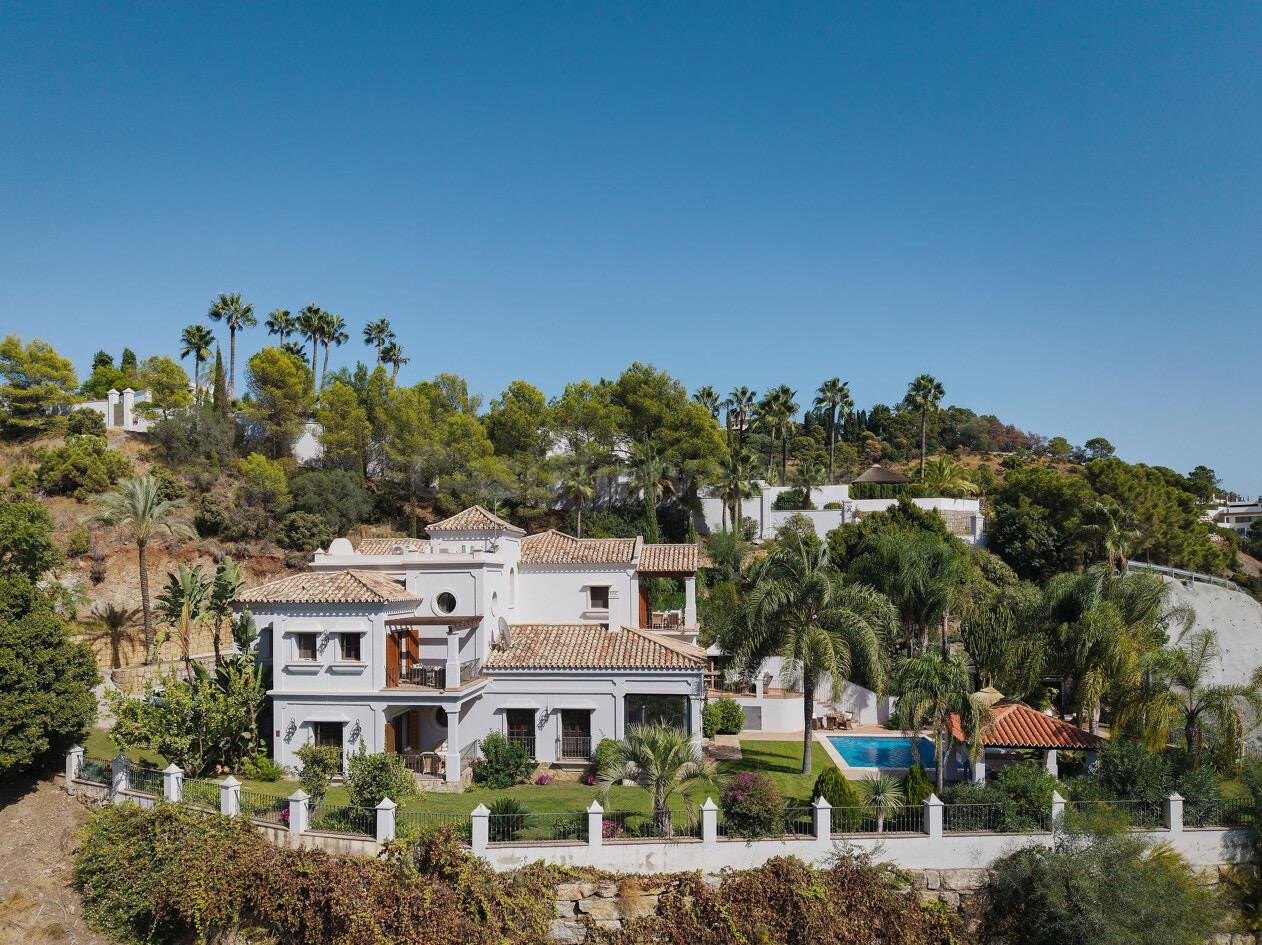 VILLA DE LUJO EN EL MADROÑAL BENAHAVIS CON VISTAS AL MAR