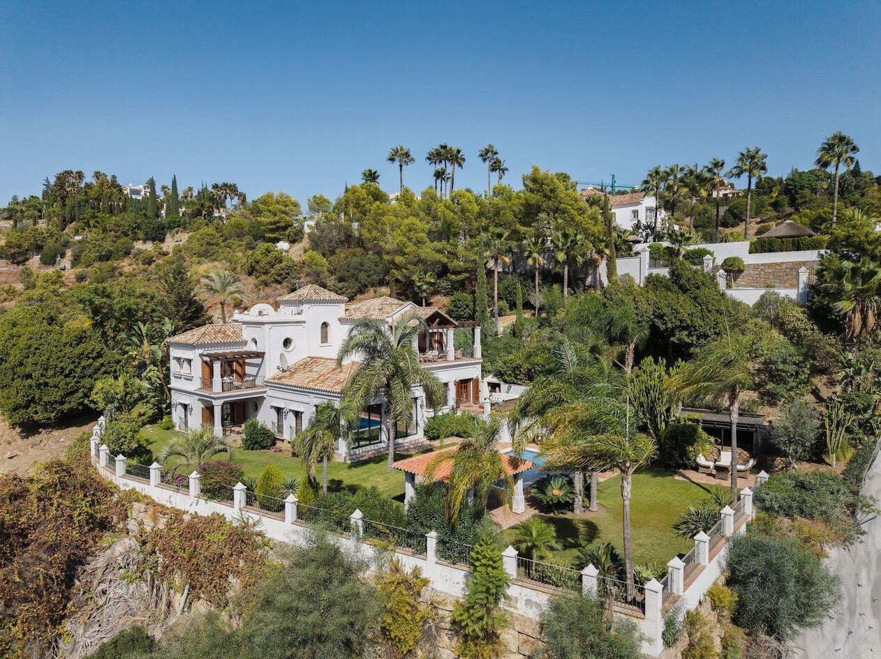 VILLA DE LUJO EN EL MADROÑAL BENAHAVIS CON VISTAS AL MAR - foto 4