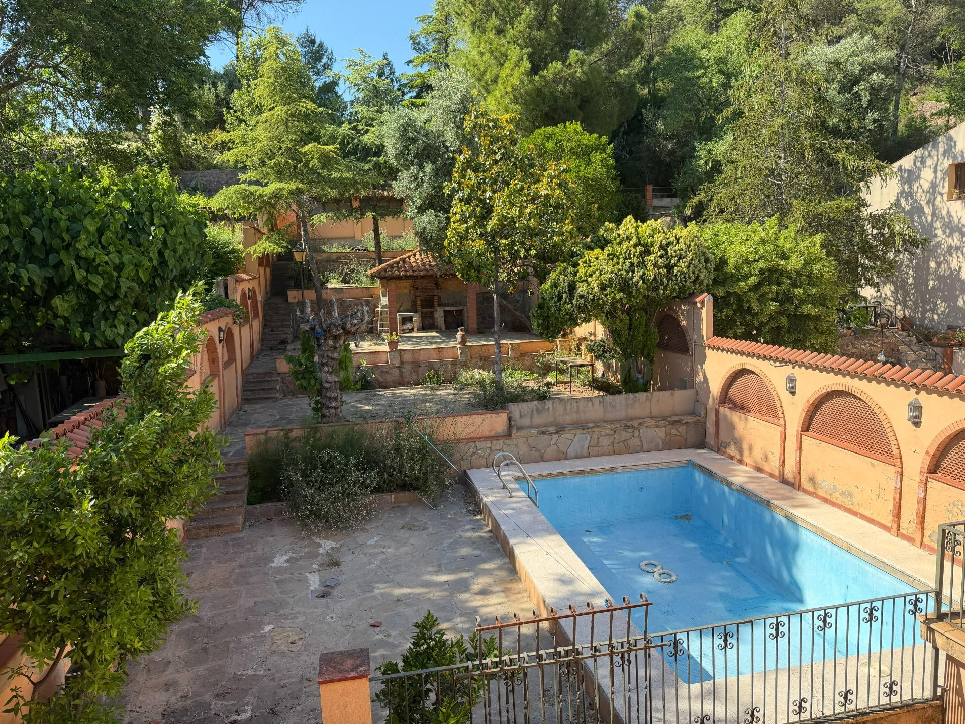 CASA INMENSA EN PLENO PUEBLO VACARISSES