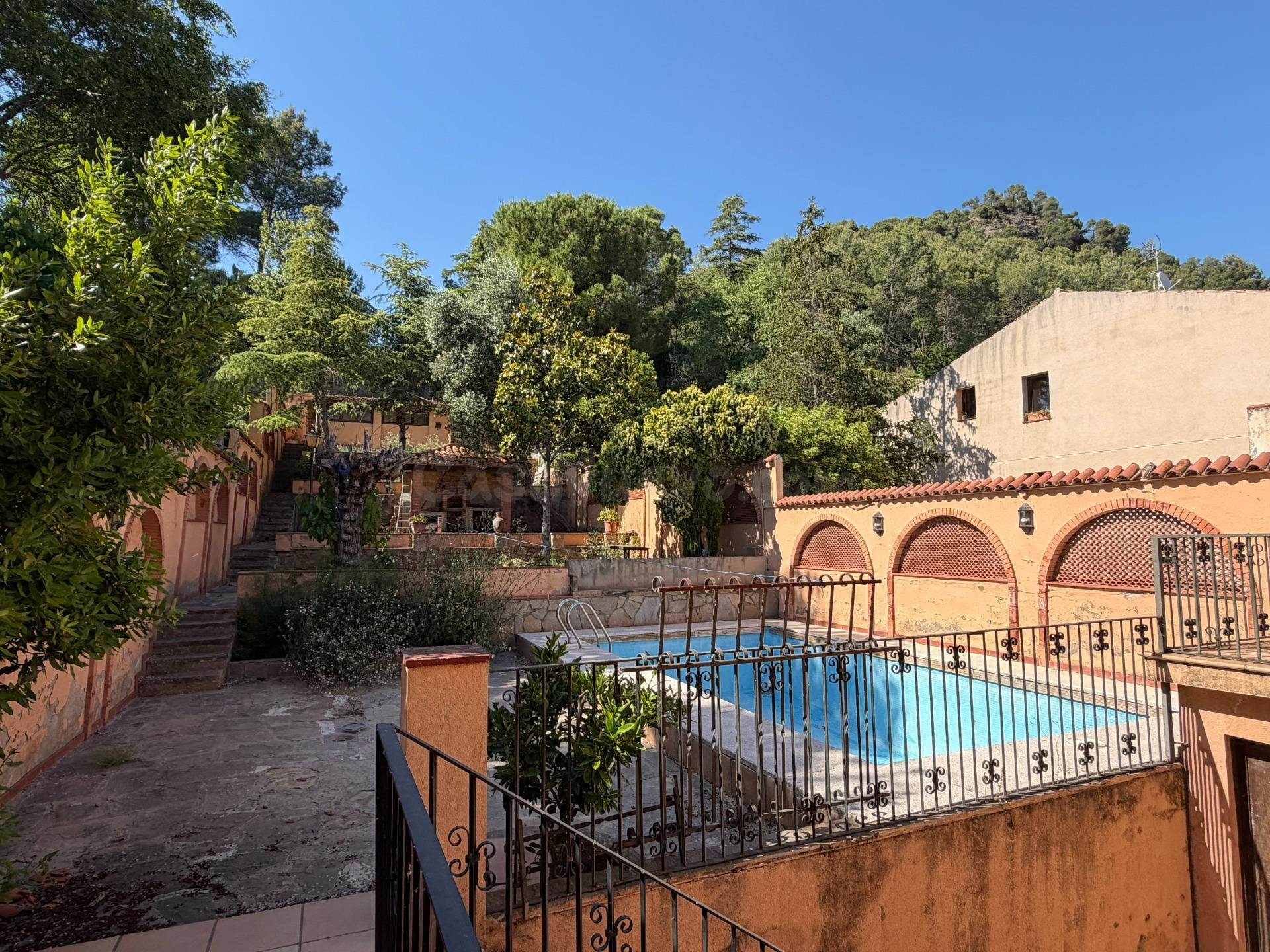 CASA INMENSA EN PLENO PUEBLO VACARISSES - foto 2