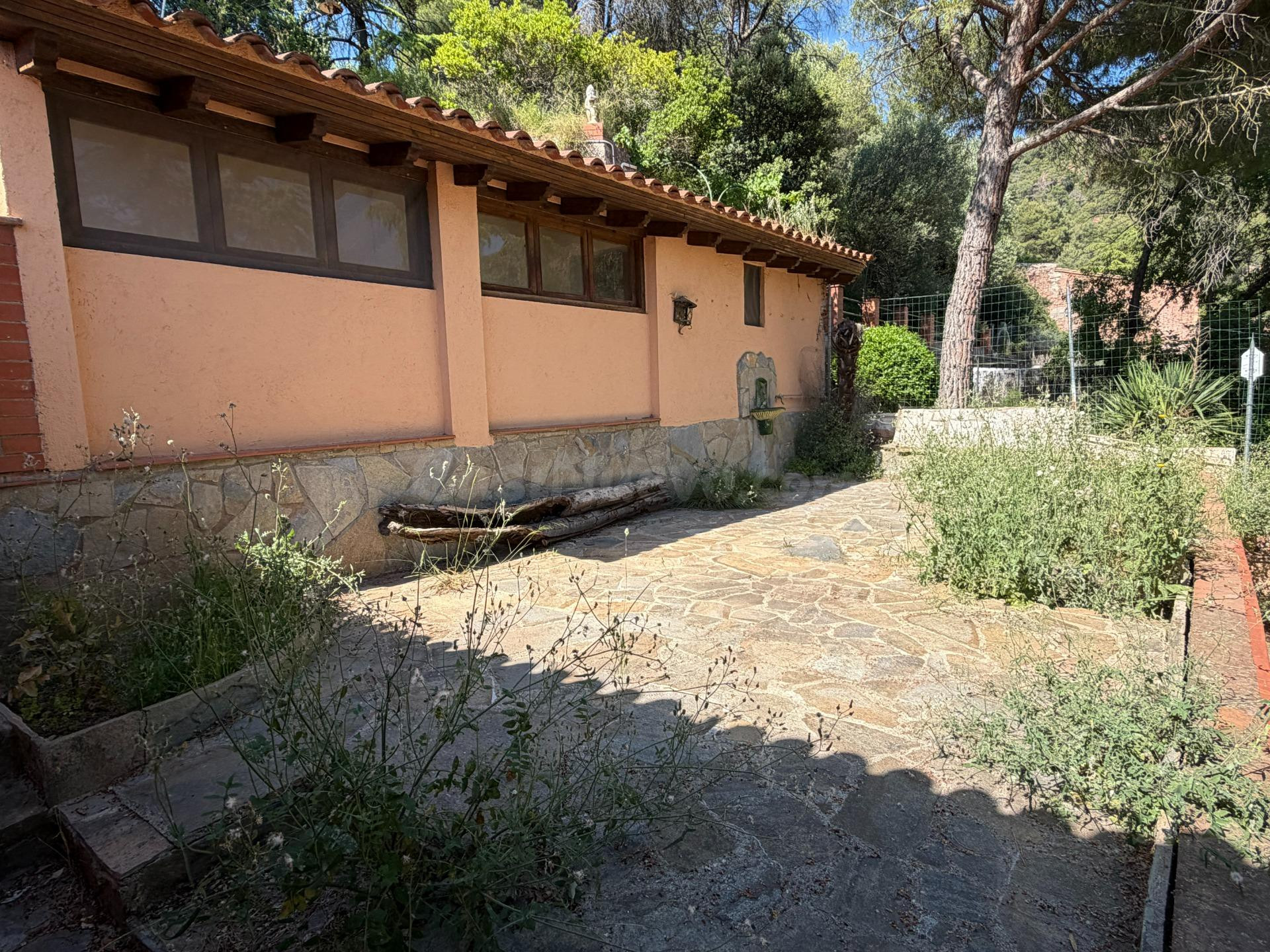 CASA INMENSA EN PLENO PUEBLO VACARISSES - foto 3