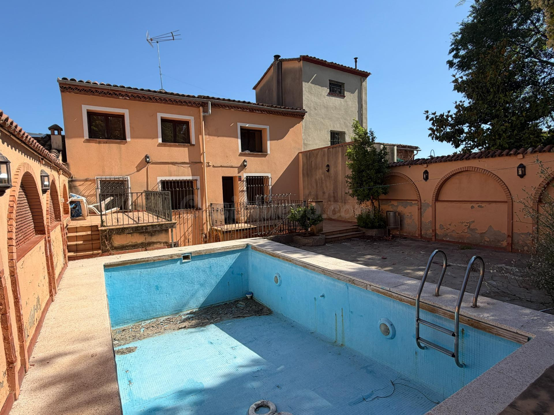 CASA INMENSA EN PLENO PUEBLO VACARISSES - foto 4