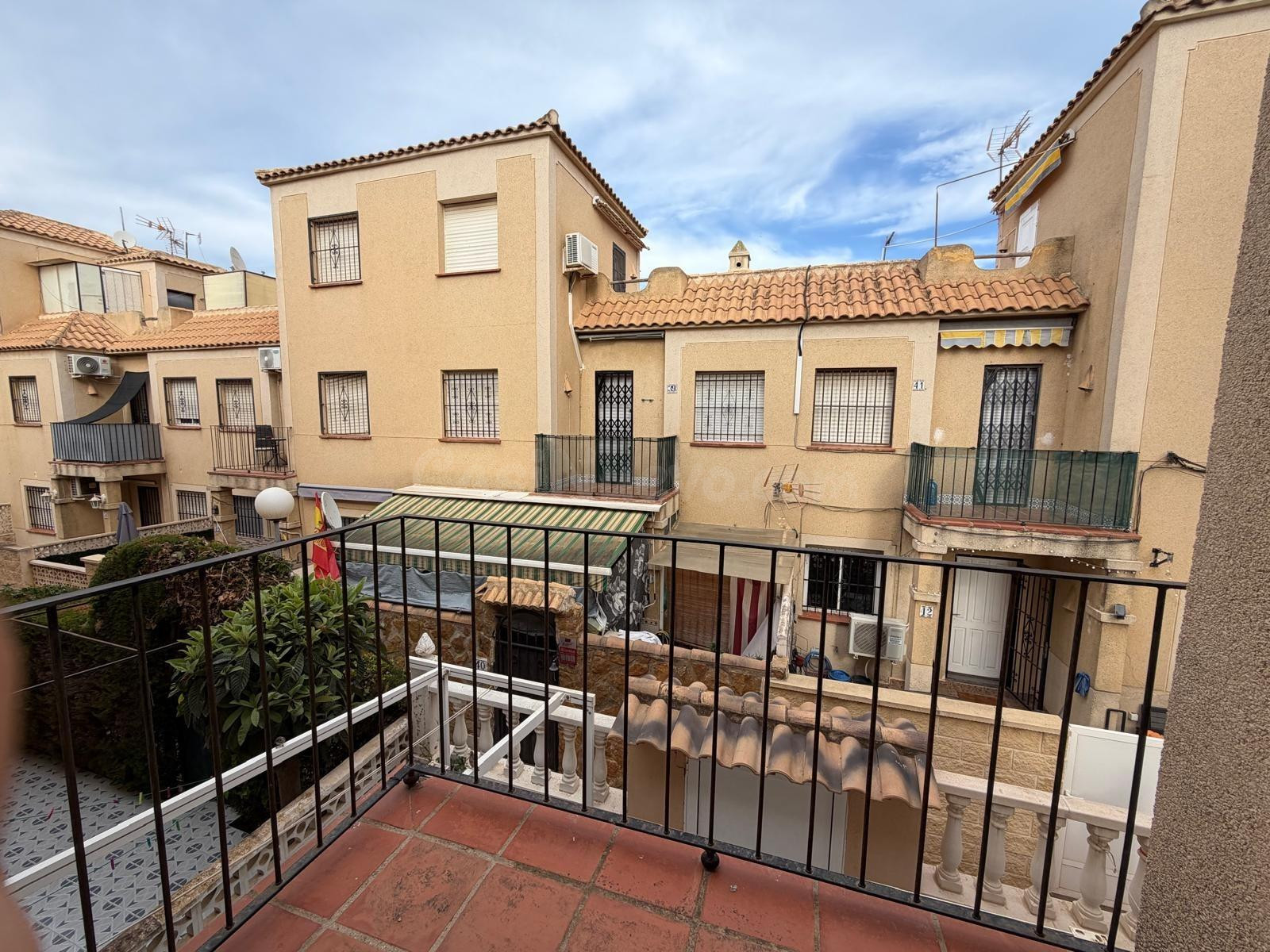 BUNGALOW ALTO CON PATIO, SOLARIUM Y 3 HAB 1 BAÑO CON PISCINA - foto 4