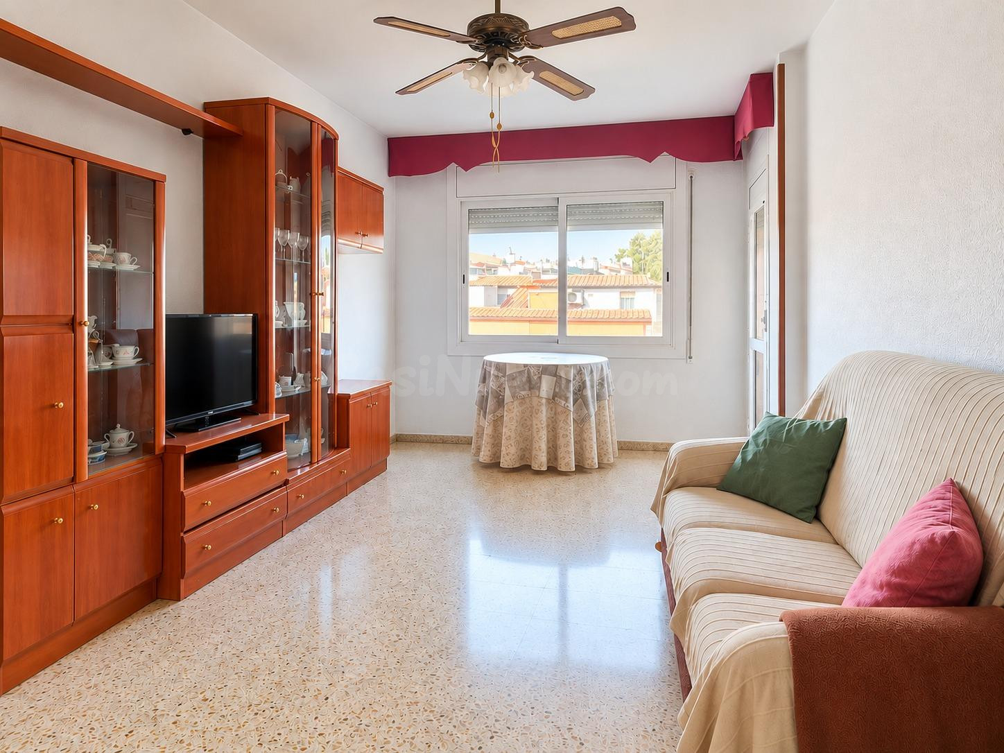 Piso de 3 habitaciones dobles a la entrada de Rubí desde AP7
