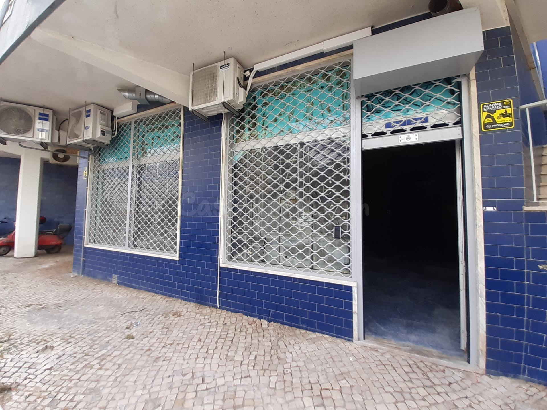 Local comercial 132m² en venta - Loures