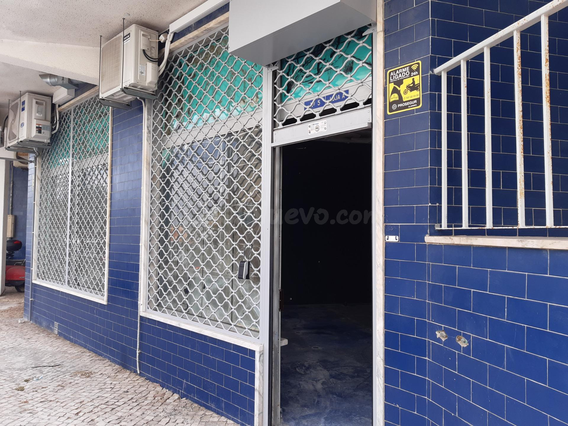 Local comercial 132m² en venta - Loures - foto 2