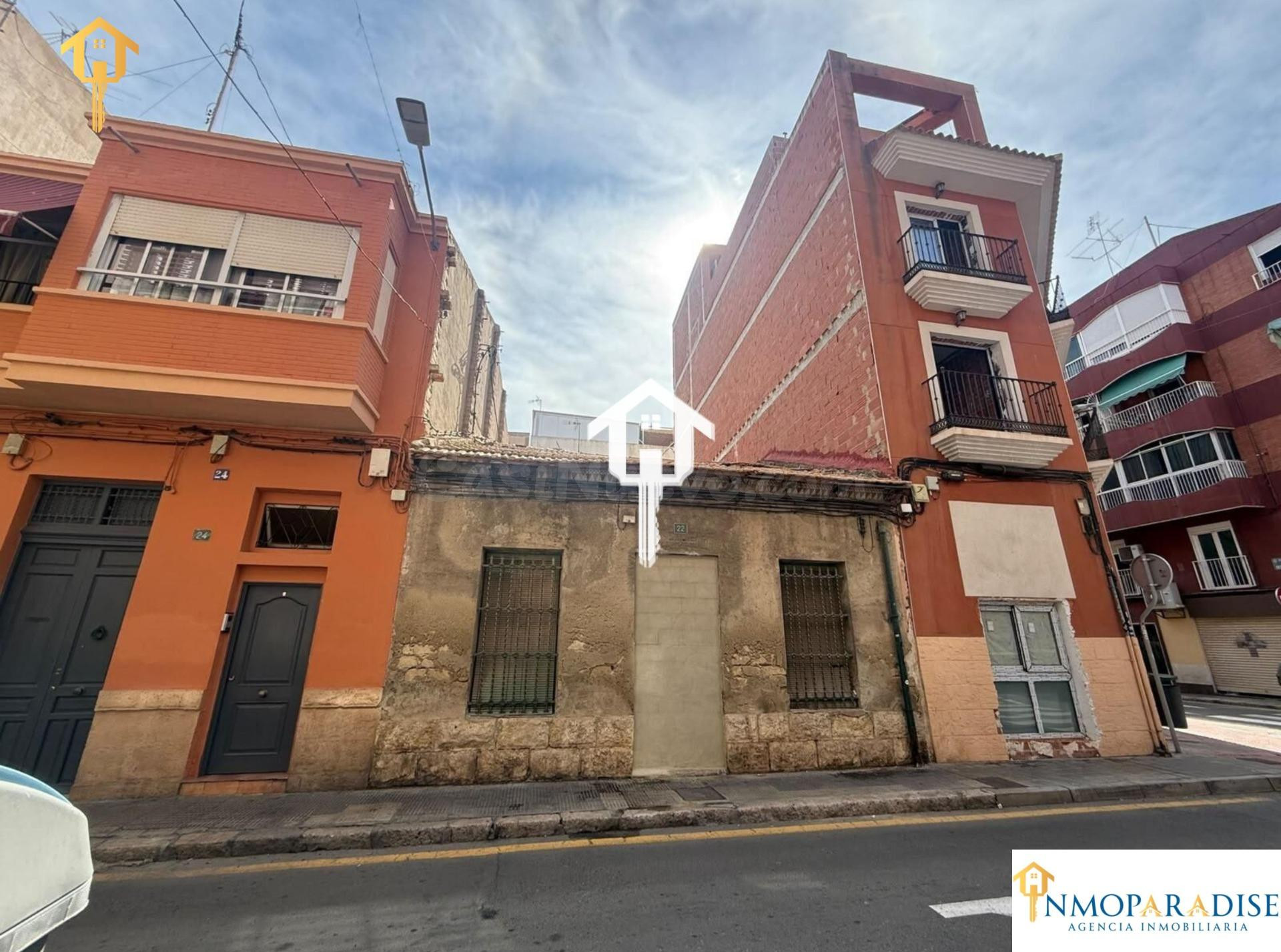 CASA INDEPENDIENTE EN VENTA EN ALICANTE. ZONA DE CAROLINAS A