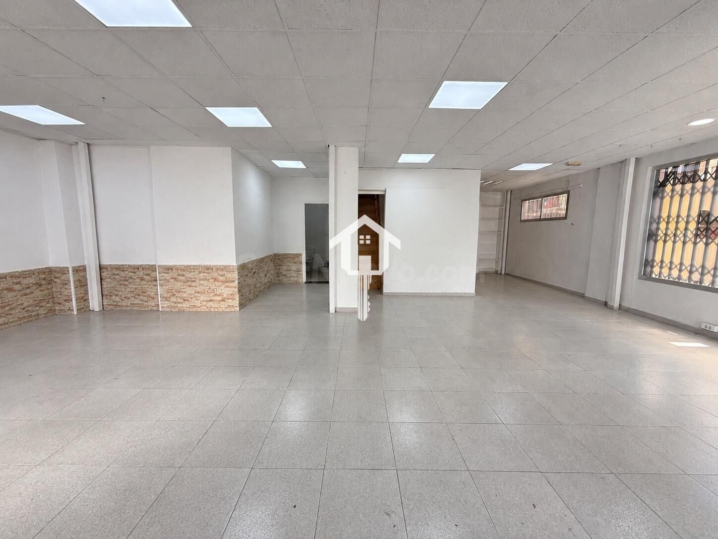 LOCAL COMERCIAL EN VENTA. ZONA DE ALTOZANO. 117m2, A PIE DE  - foto 2