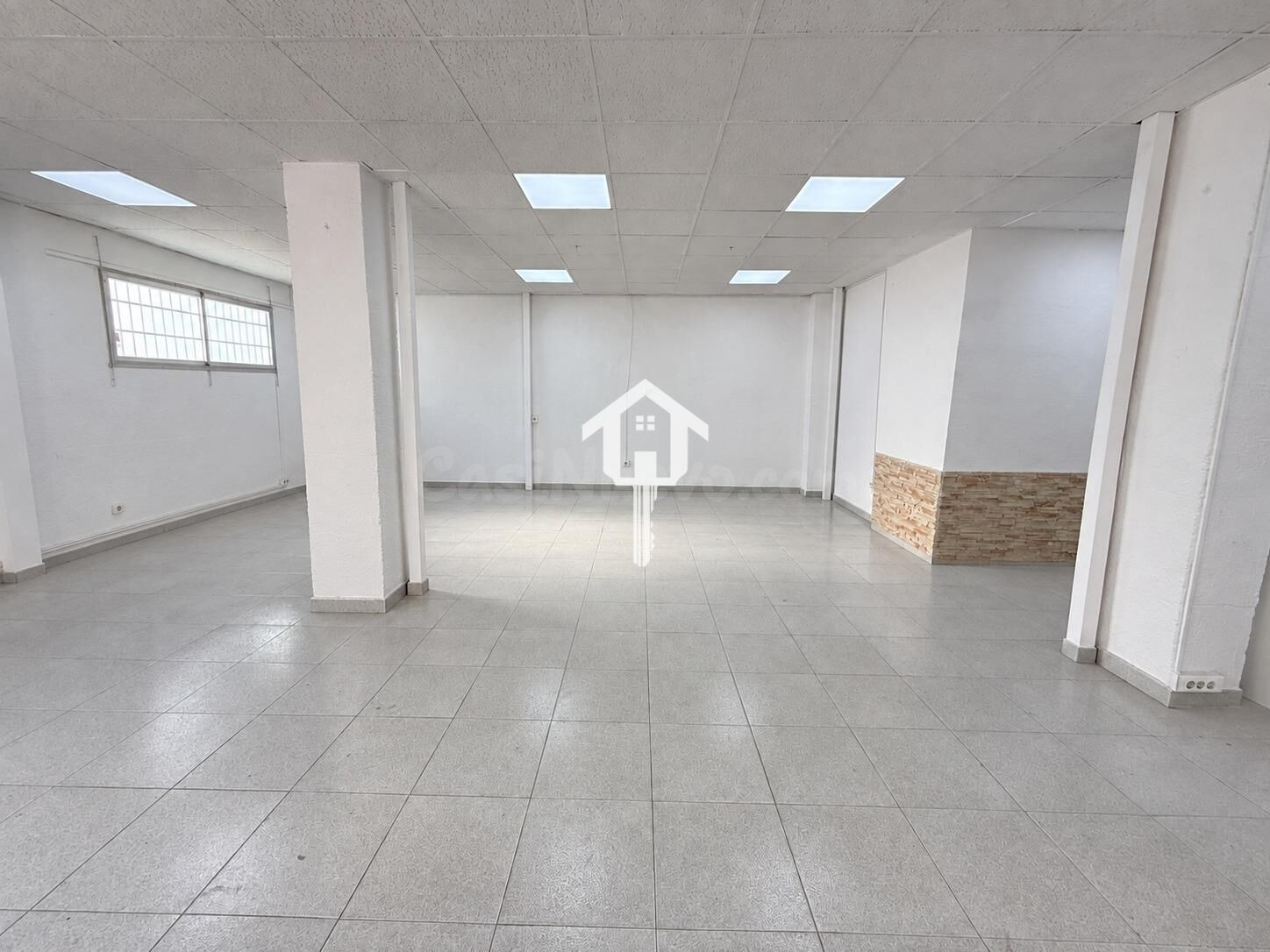 LOCAL COMERCIAL EN VENTA. ZONA DE ALTOZANO. 117m2, A PIE DE  - foto 3