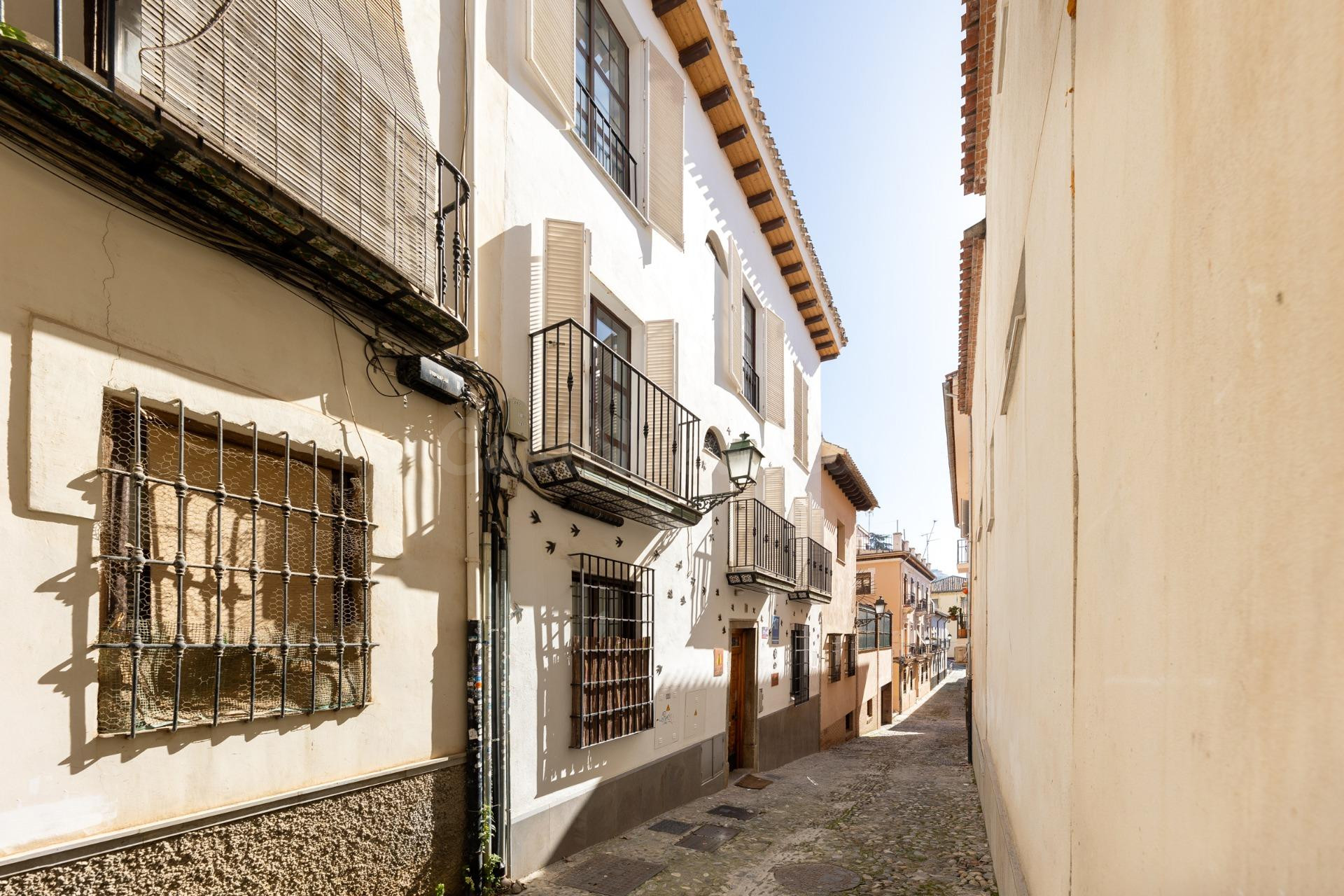 ️ EDIFICIO DE APARTAMENTOS TURÍSTICOS EN EXPLOTACIÓN A LOS PIES DE LA ALHAMBRA · GRANADA