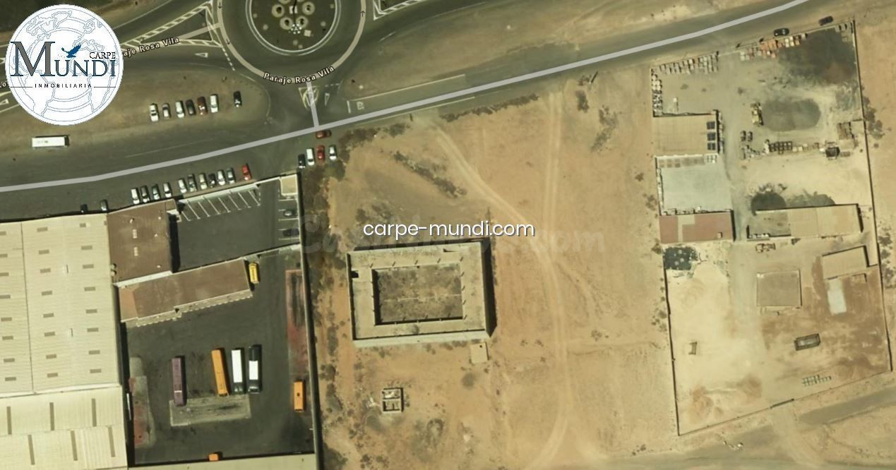 Parcela de 4.700 m2 con nave industrial en polígono estratég