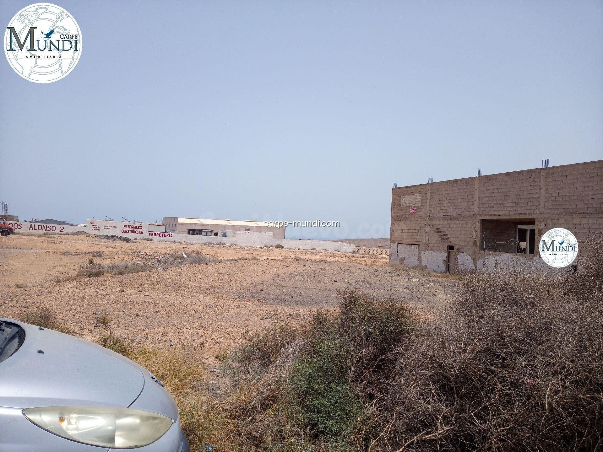 Parcela de 4.700 m2 con nave industrial en polígono estratég - foto 3