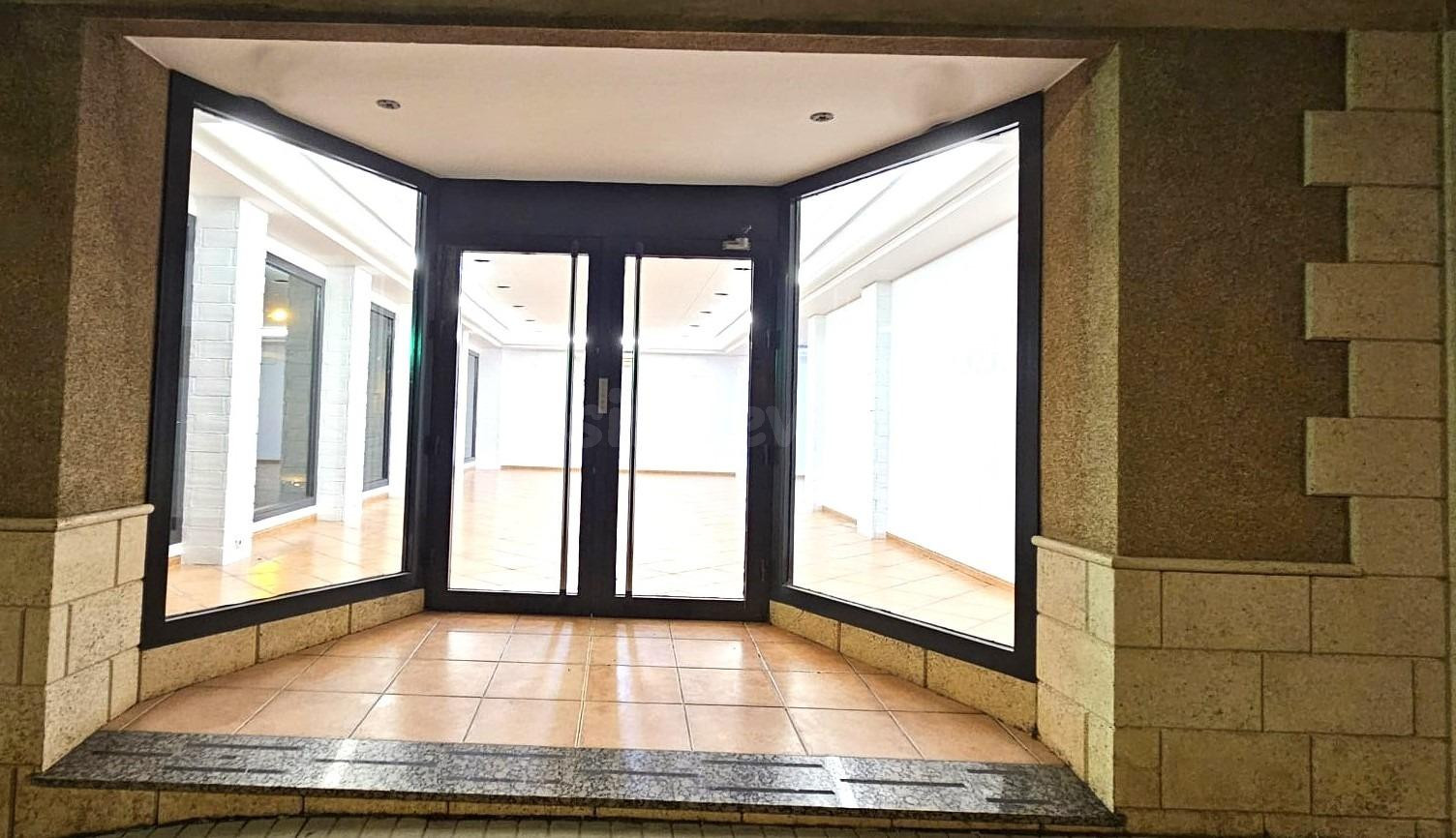 Local comercial en venta en Santo Domingo – 211 m2 – Avenida
