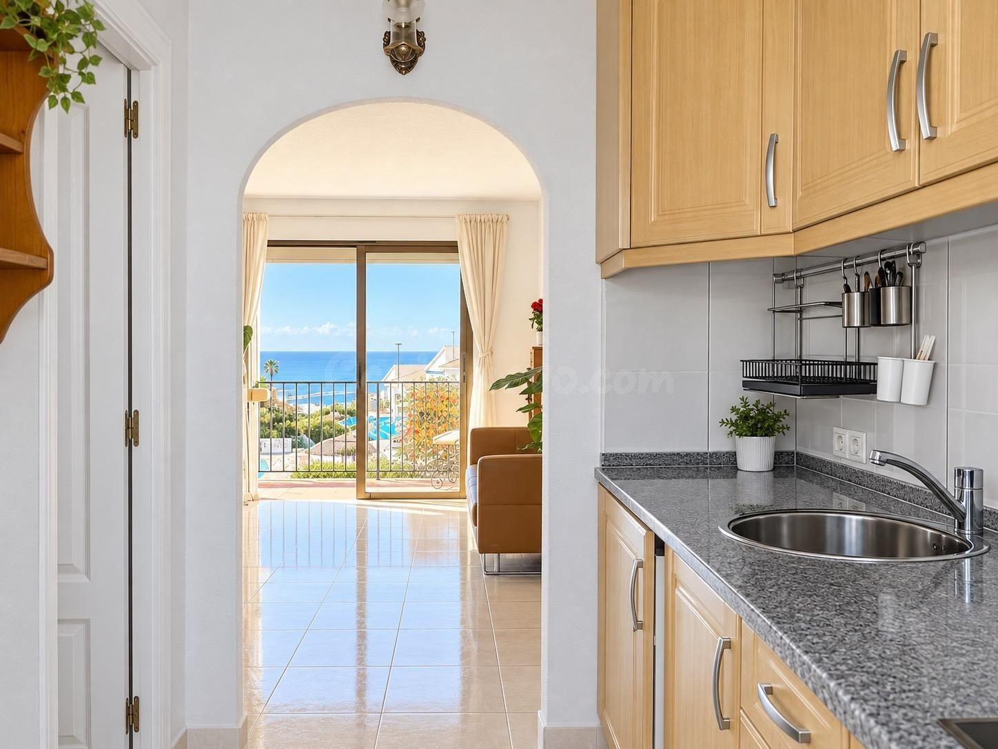 Luminoso apartamento con vistas al mar a 200 m de la playa y acceso a pie de calle en La Cala de Mijas
