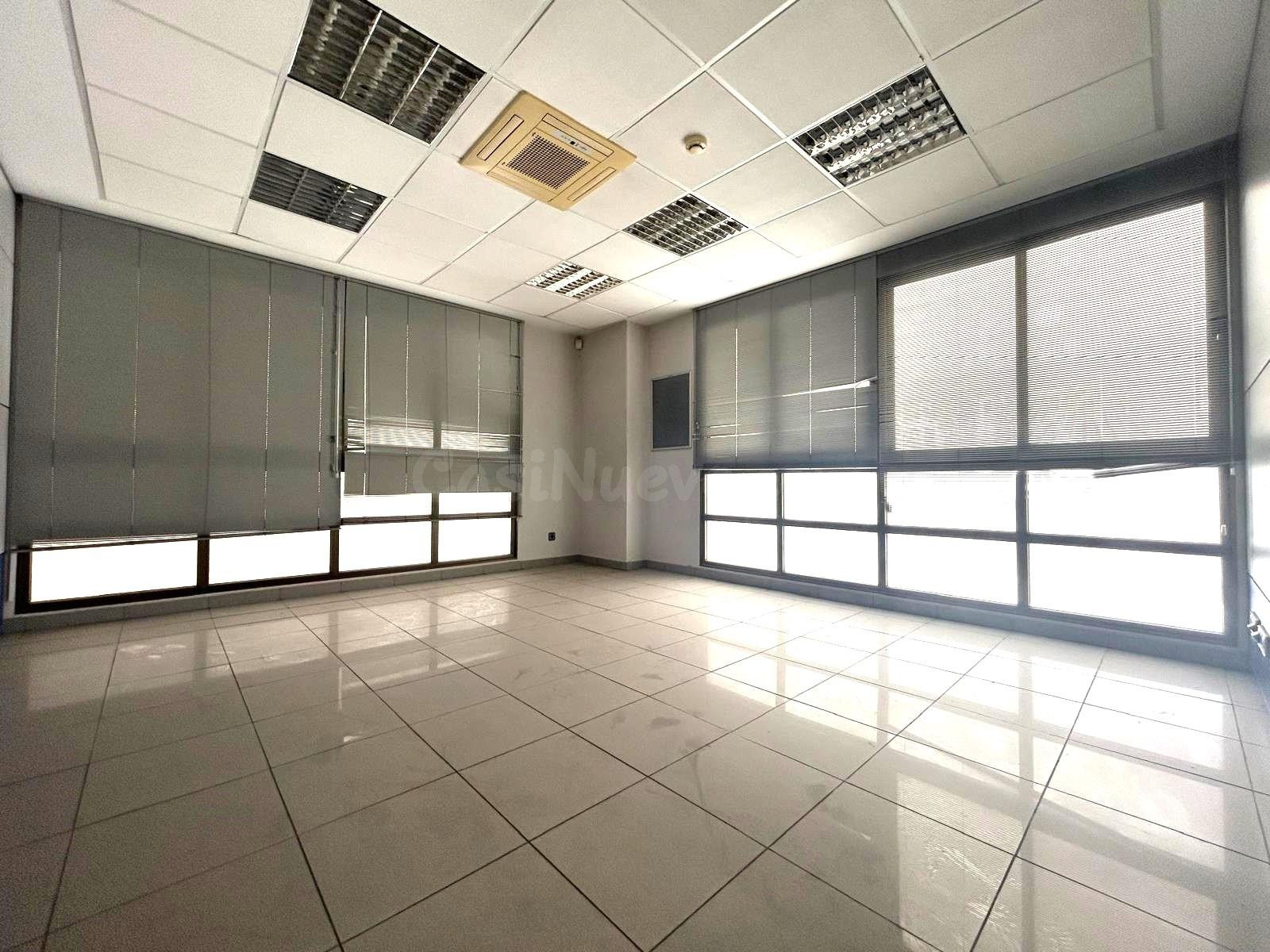 Amplia Oficina en el Corazón de El Ejido por €149,000 - foto 4