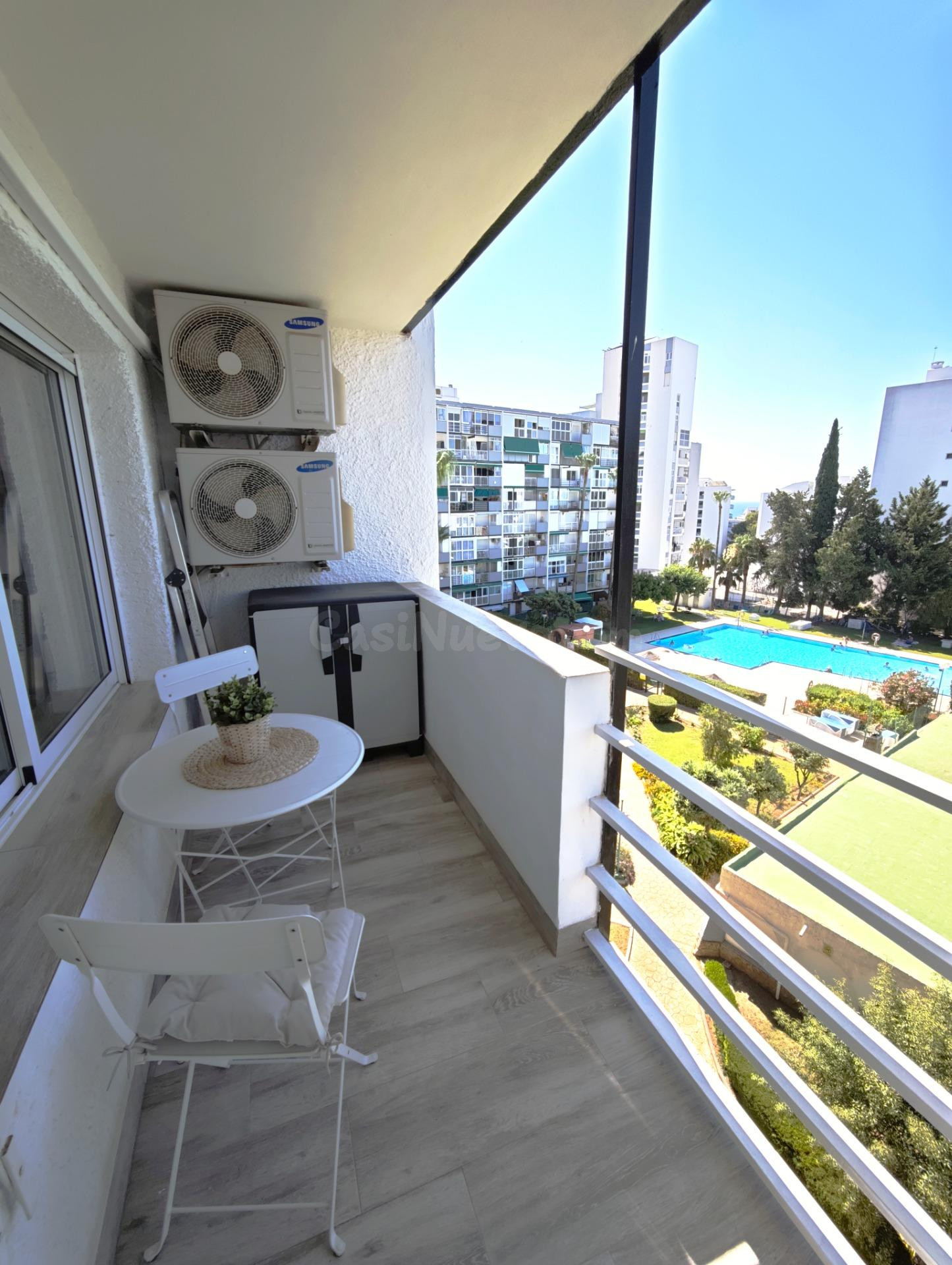 Apartamento totalmente reformado y amueblado - foto 2