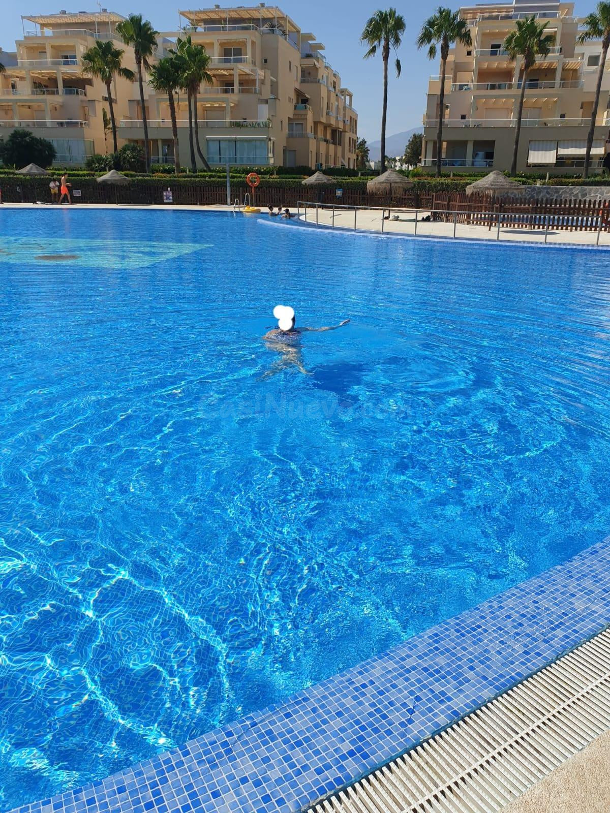 Bajo en primera línea de playa con terraza y orientación sur - foto 5