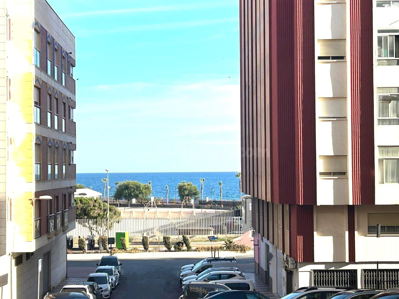 Acogedor Piso Amueblado a Solo 200 Metros de la Playa en Adr
