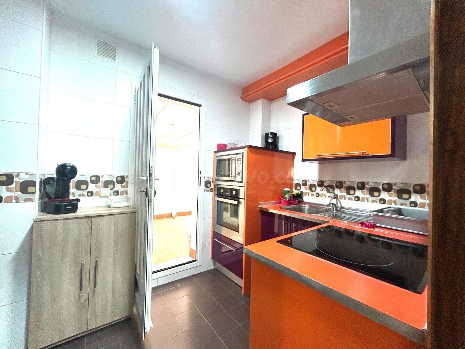 Acogedor Piso Amueblado a Solo 200 Metros de la Playa en Adr - foto 3