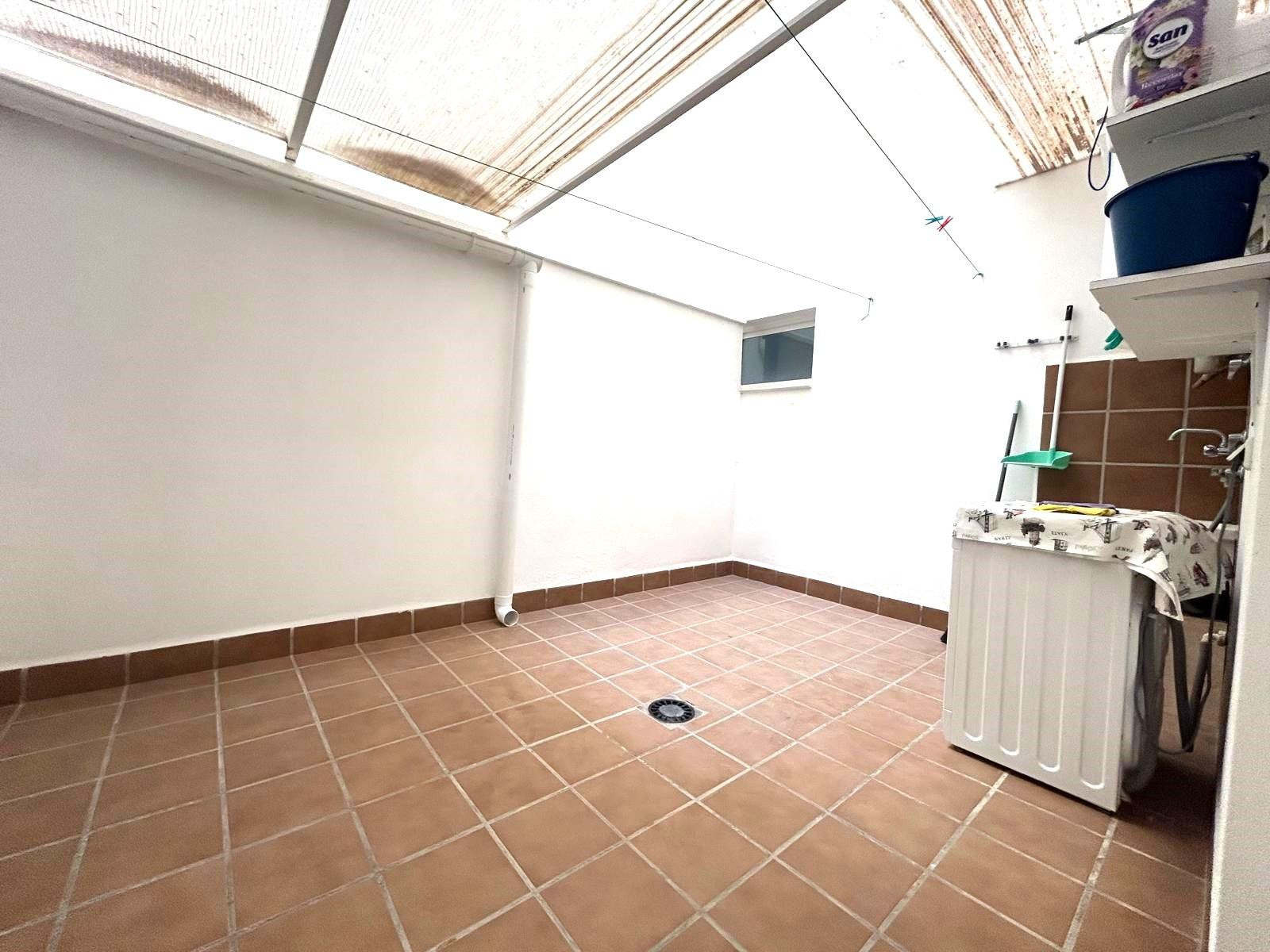 Acogedor Piso Amueblado a Solo 200 Metros de la Playa en Adr - foto 5