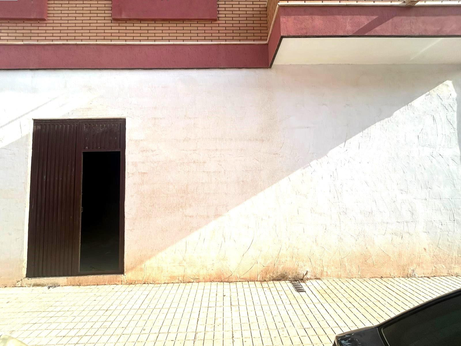 Amplio Almacén en el Centro de Santa María del Águila - Opor