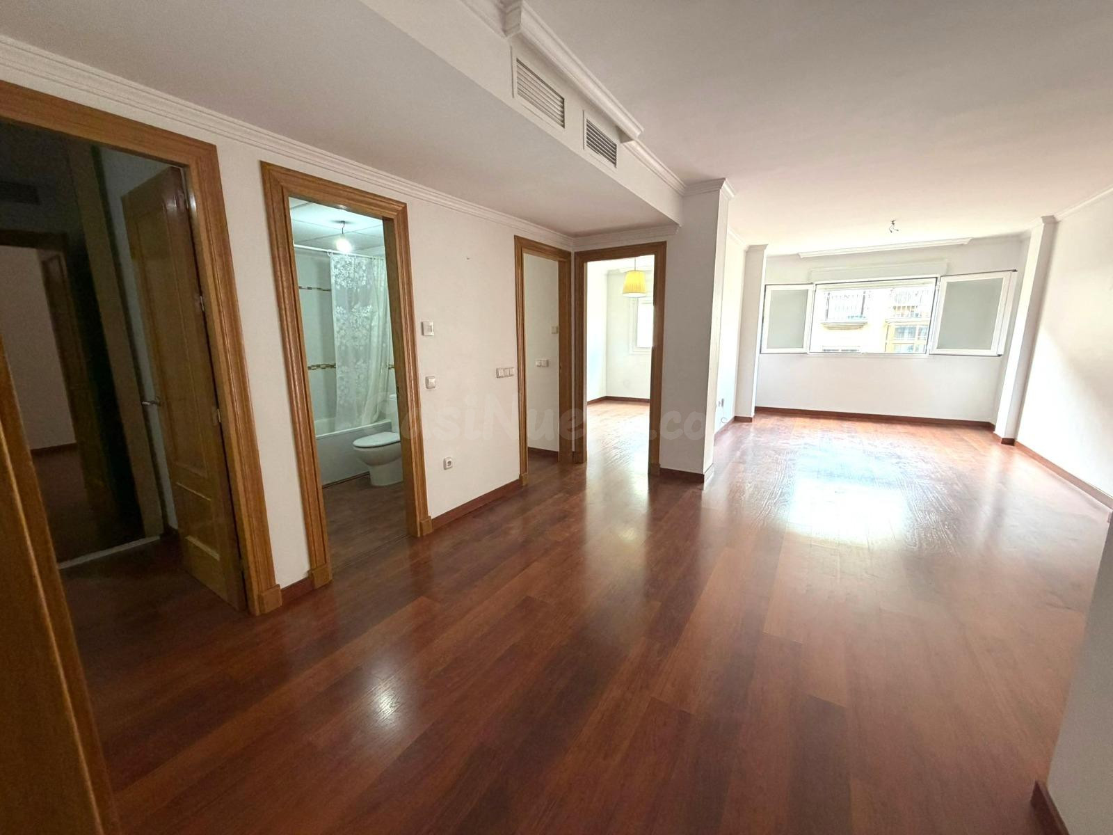 ¡Espectacular piso casi a estrenar en pleno corazón de El Ej - foto 2