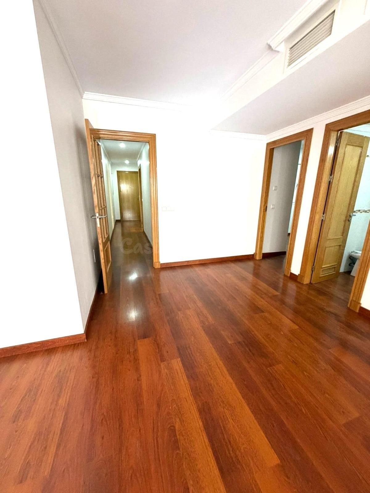 ¡Espectacular piso casi a estrenar en pleno corazón de El Ej - foto 5