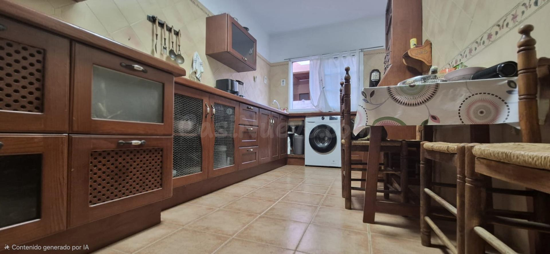 ¡Tu nuevo hogar cerca del mar te espera en Roquetas de Mar!