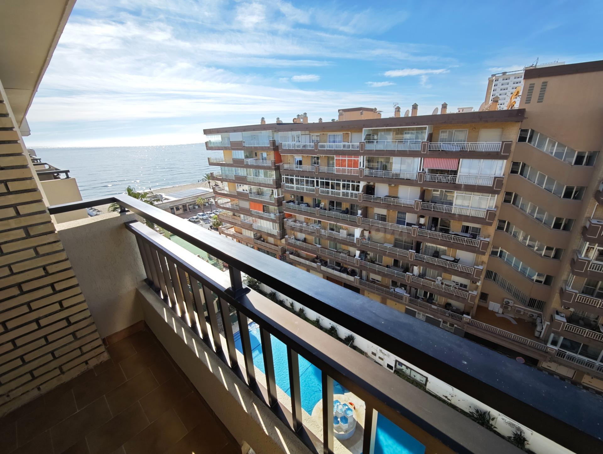 Apartamento reformado en primera línea de playa (Fuengirola) - foto 2