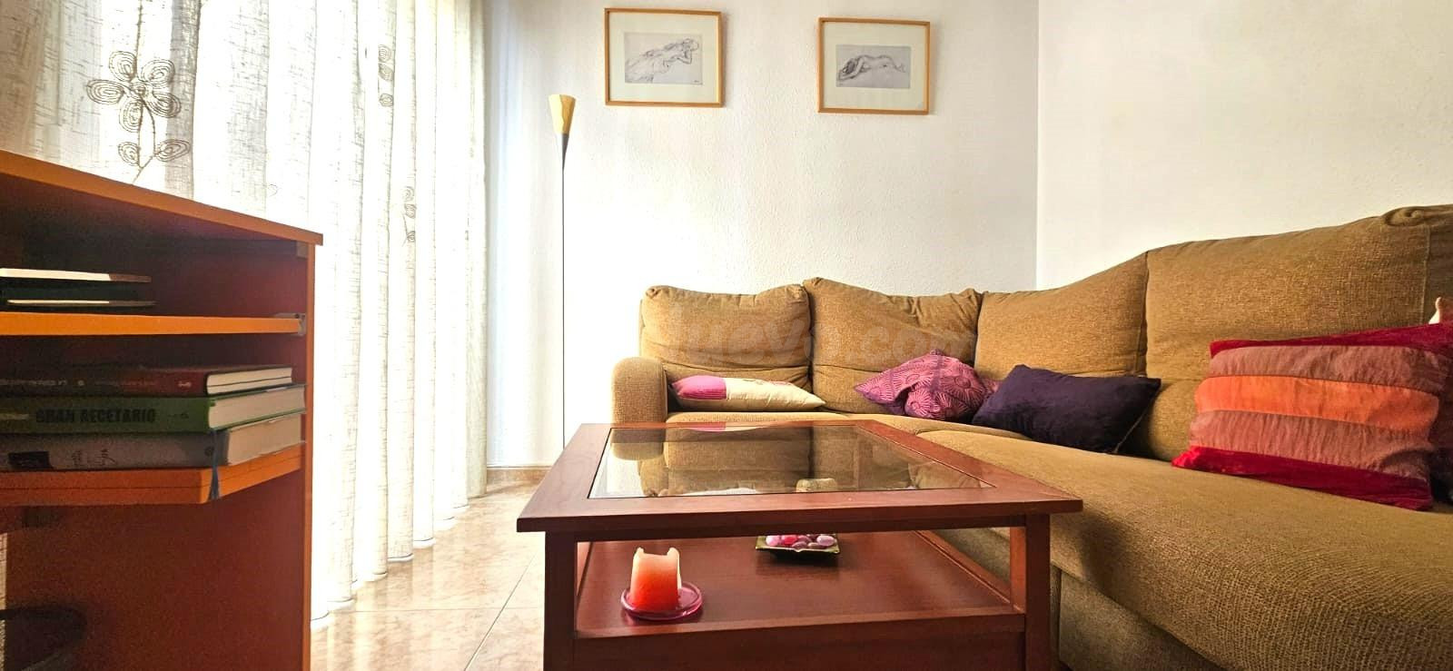 Amplio piso de 4 dormitorios con terraza en el corazón de El - foto 5