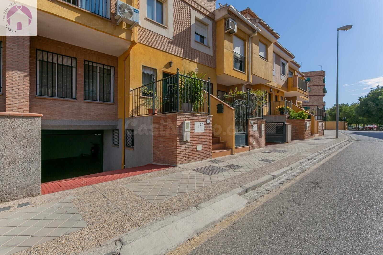 MAGNÍFICA CASA ADOSADA EN PARQUE ALMUNIA