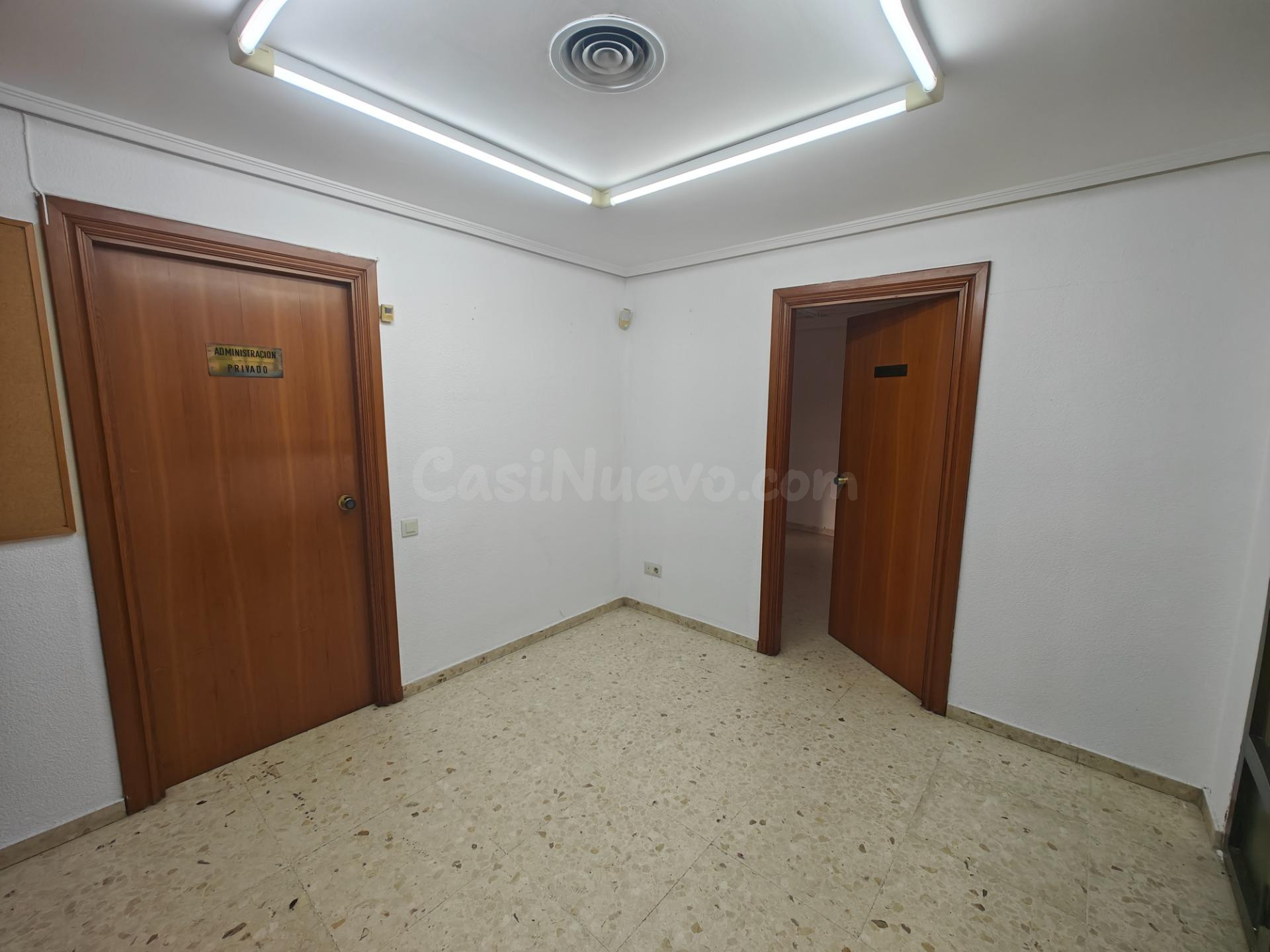 Local comercial en Buñol - foto 4