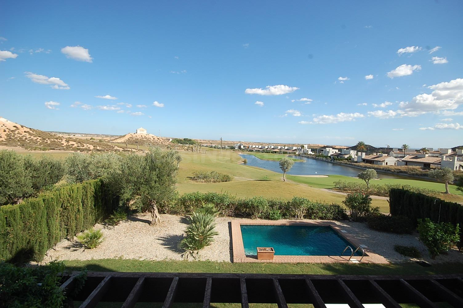 Elegantes villas independientes con piscina privada en Peral - foto 2