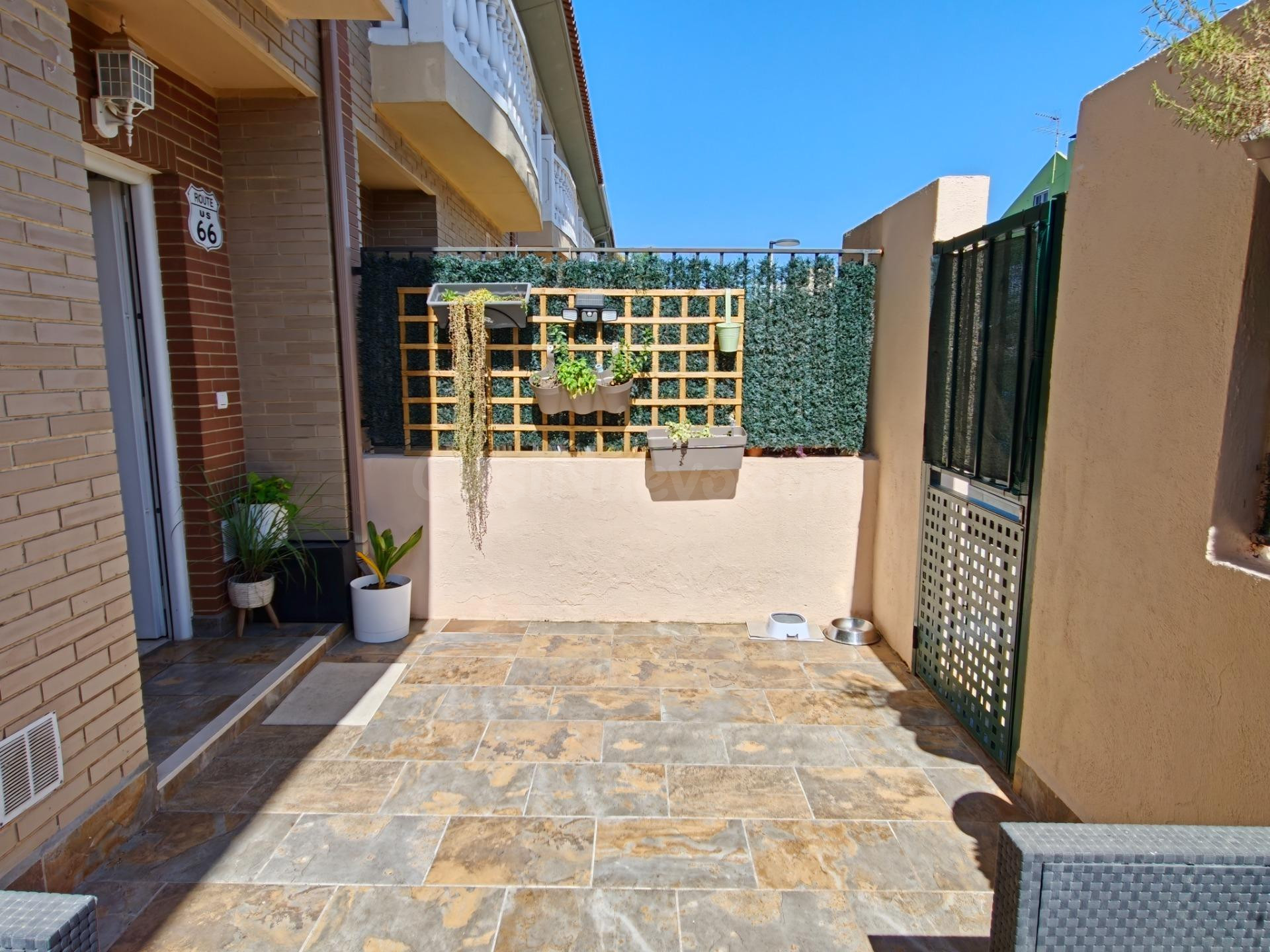 Chalet adosado - foto 3