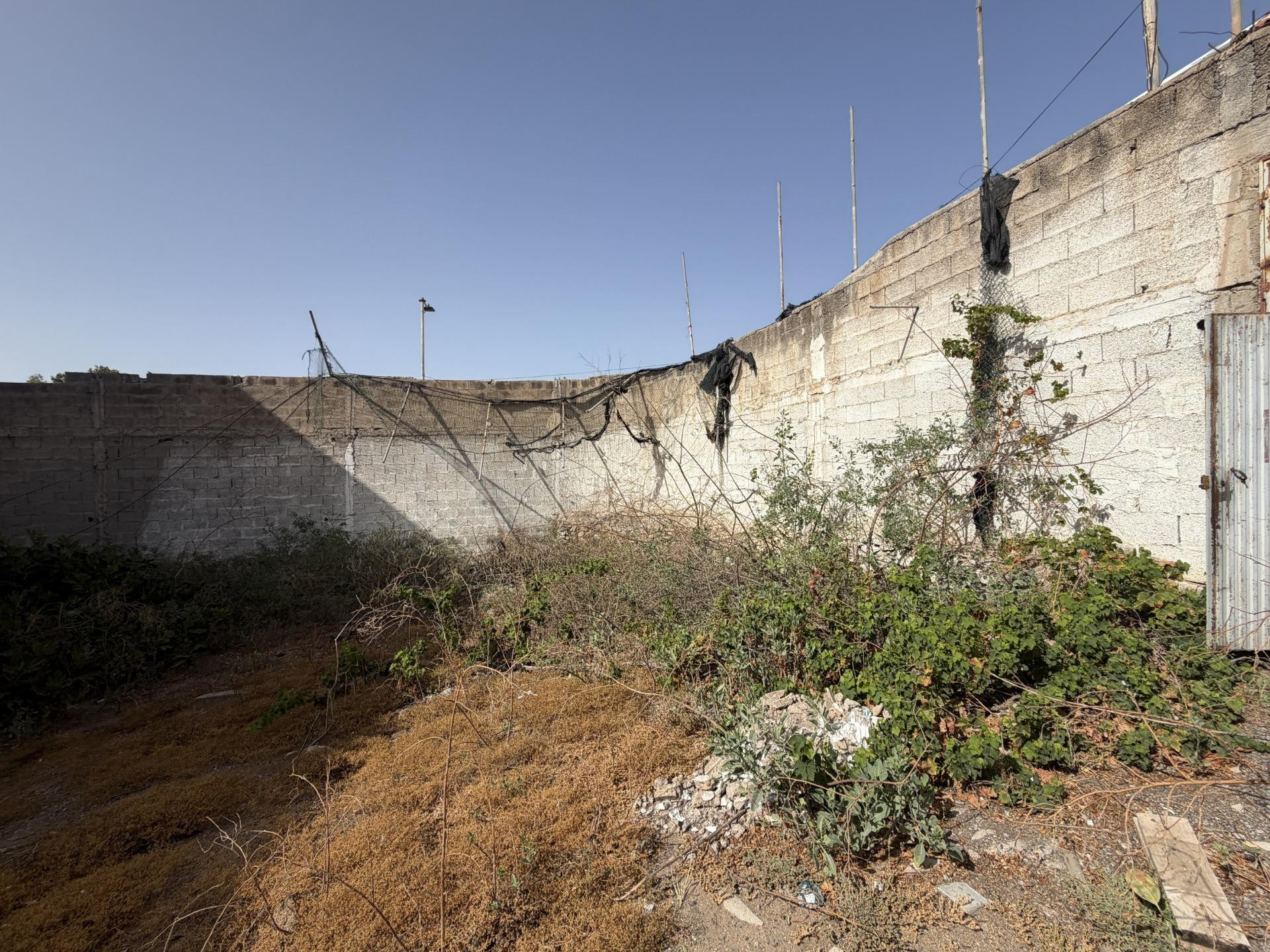 TERRENO URBANO CONSOLIDADO EN CALLE PINTOR NESTOR EN CARRIZA - foto 2