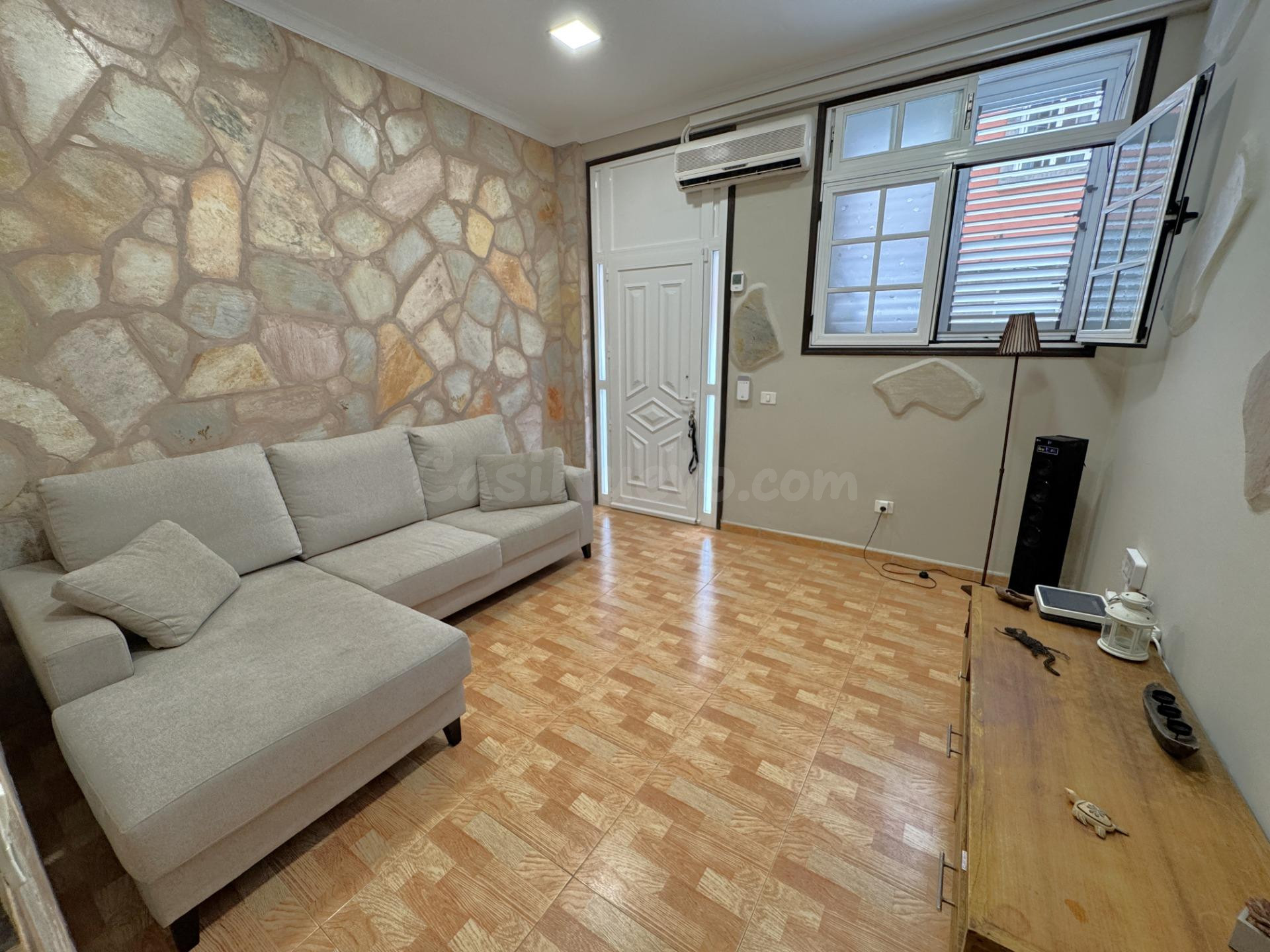 Piso reformado de 2 dormitorios junto a Las Canteras con aire acondicionado