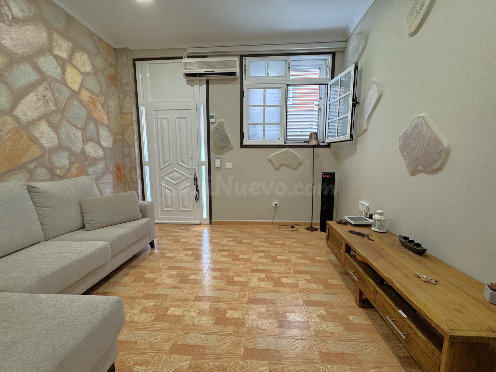 Piso reformado de 2 dormitorios junto a Las Canteras con air - foto 2