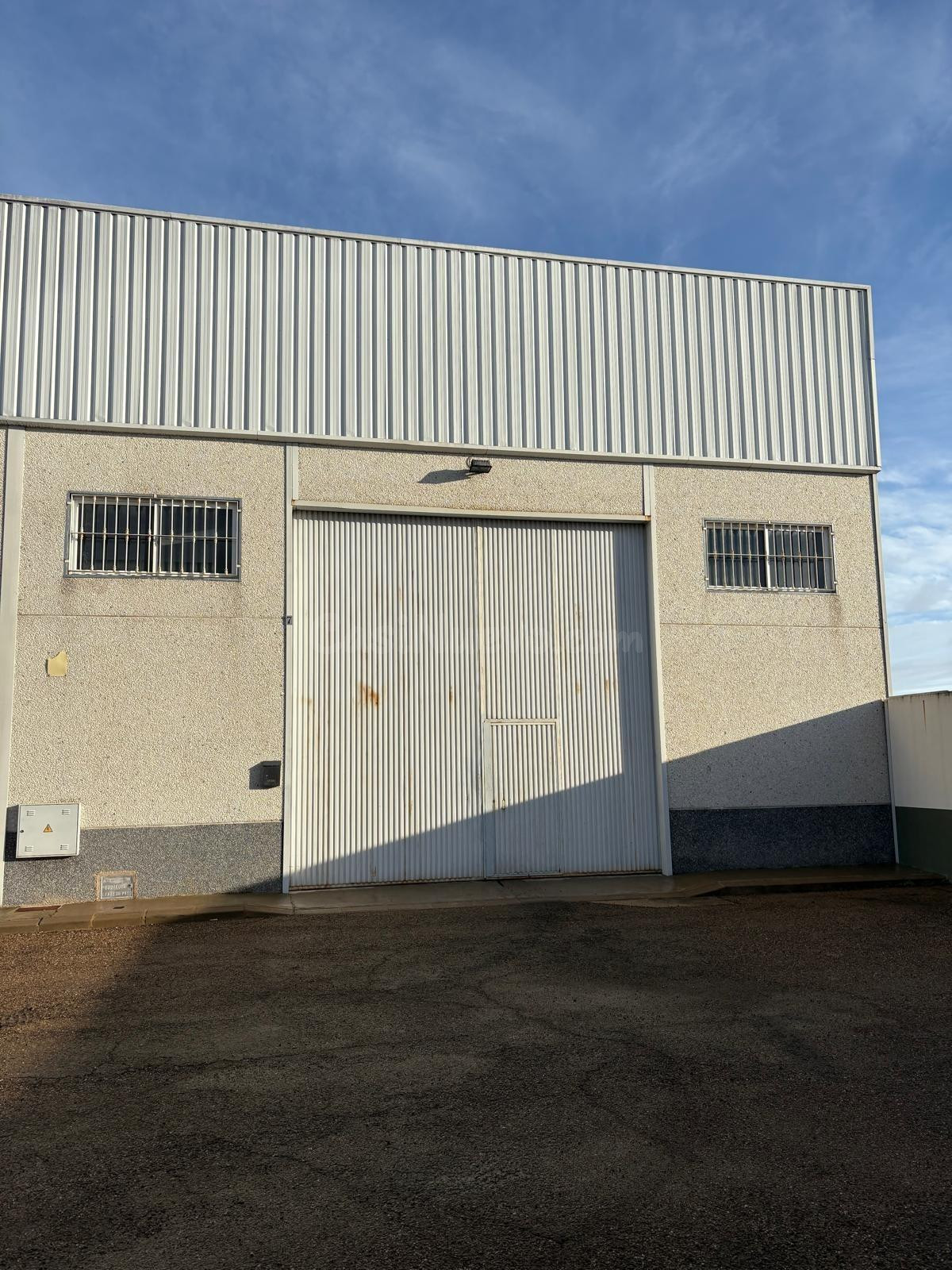NAVE INDUSTRIAL EN ALMENDRALEJO