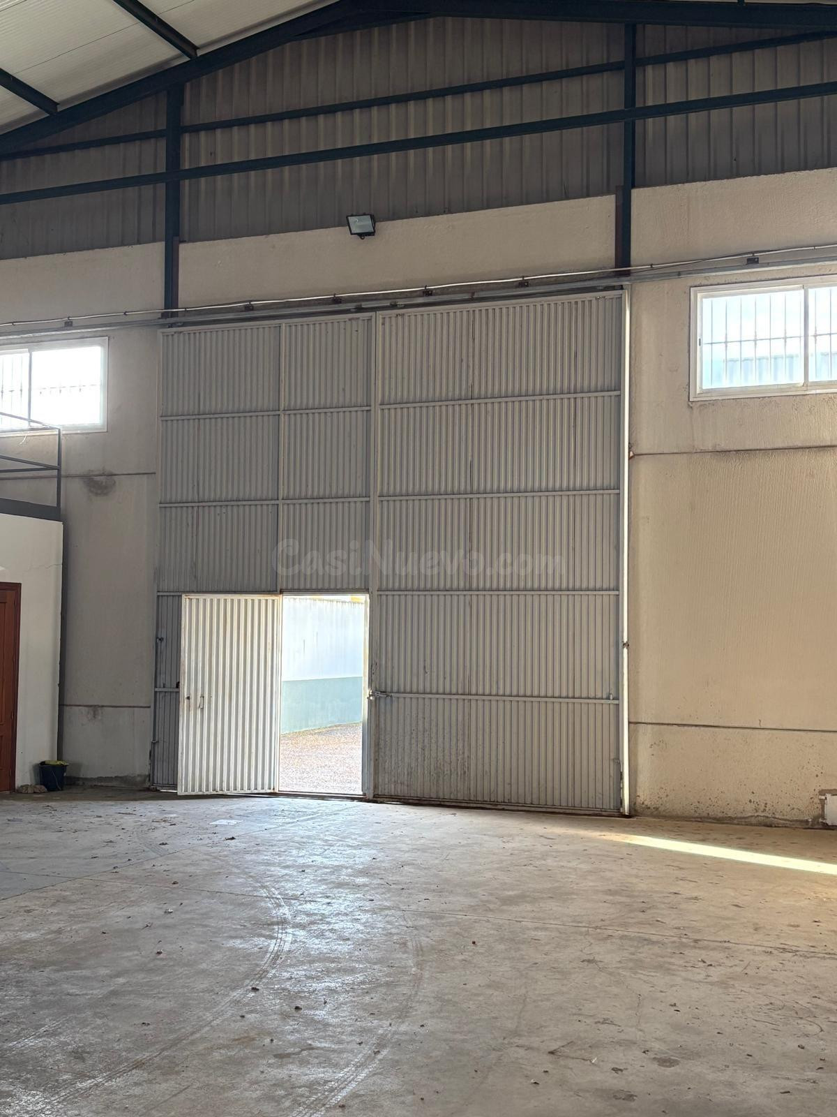 NAVE INDUSTRIAL EN ALMENDRALEJO - foto 2