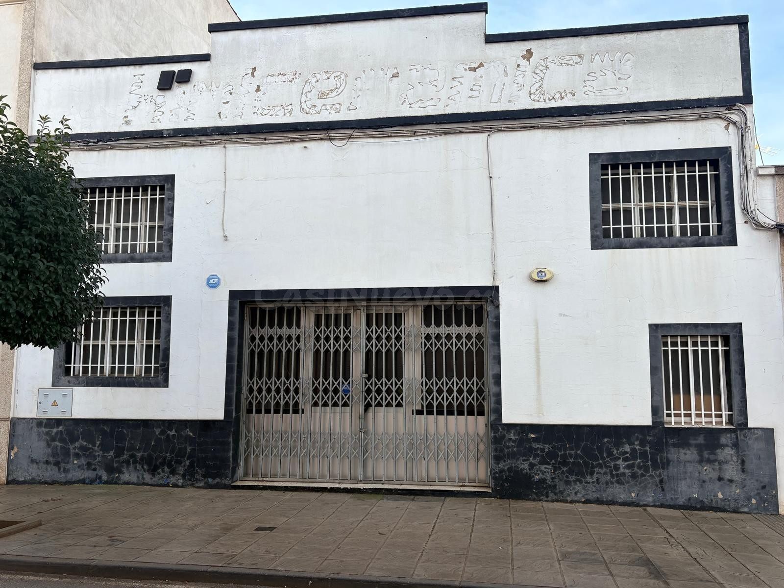 NAVE / LOCAL COMERCIAL EN ALMENDRALEJO