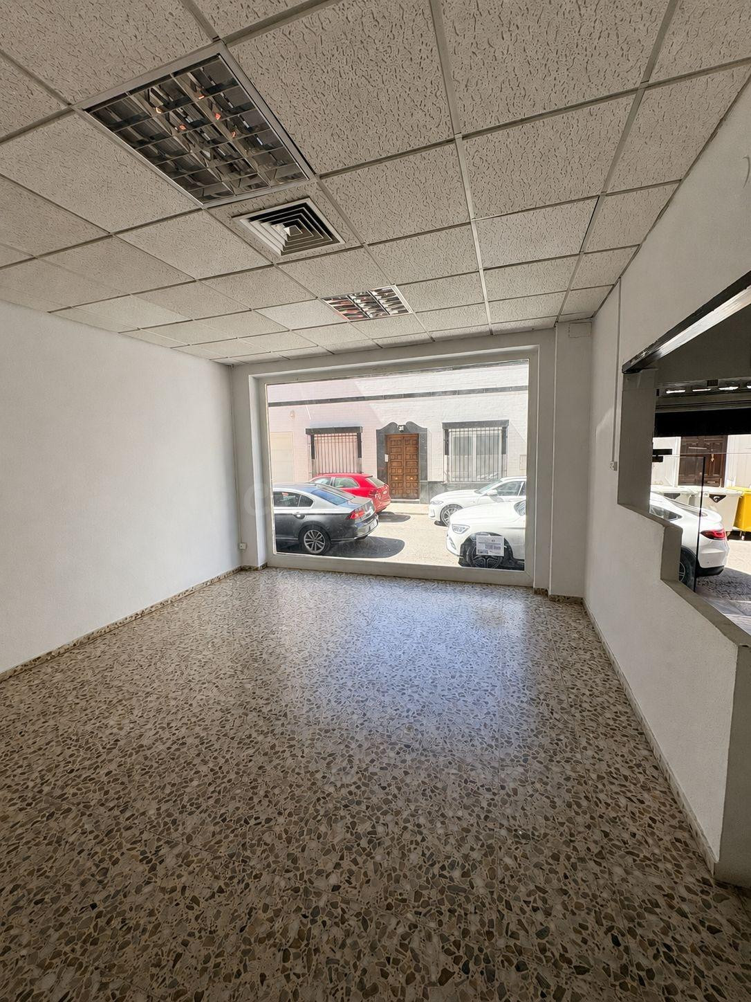 LOCAL COMERCIAL / OFICINAS EN EL CENTRO DE ALMENDRALEJO